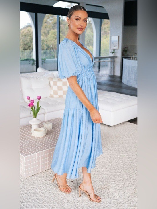 NEW Billy J Erin Tiered Plunge V Neck Midi Dress in Sky Blue Size 8 NWT $110