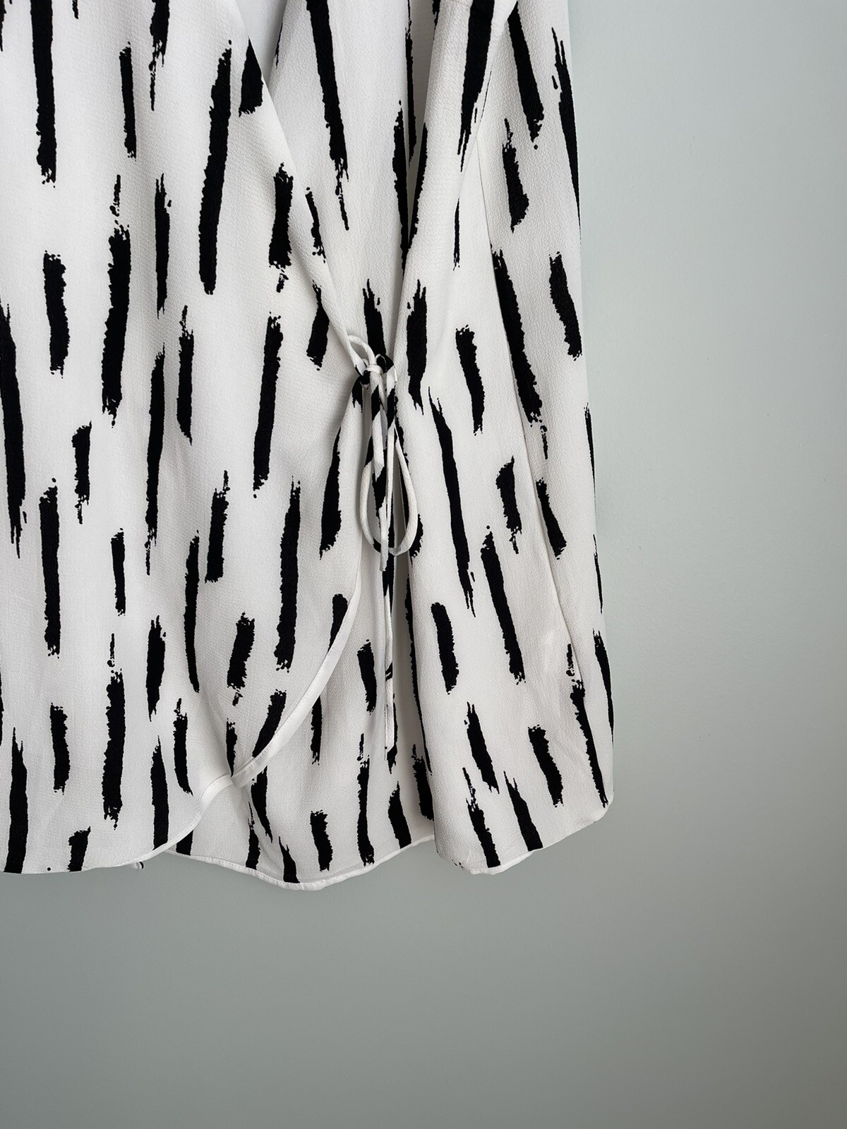 Mod Ref White Black Sleeveless Mini Wrap Dress Womens Size Large
