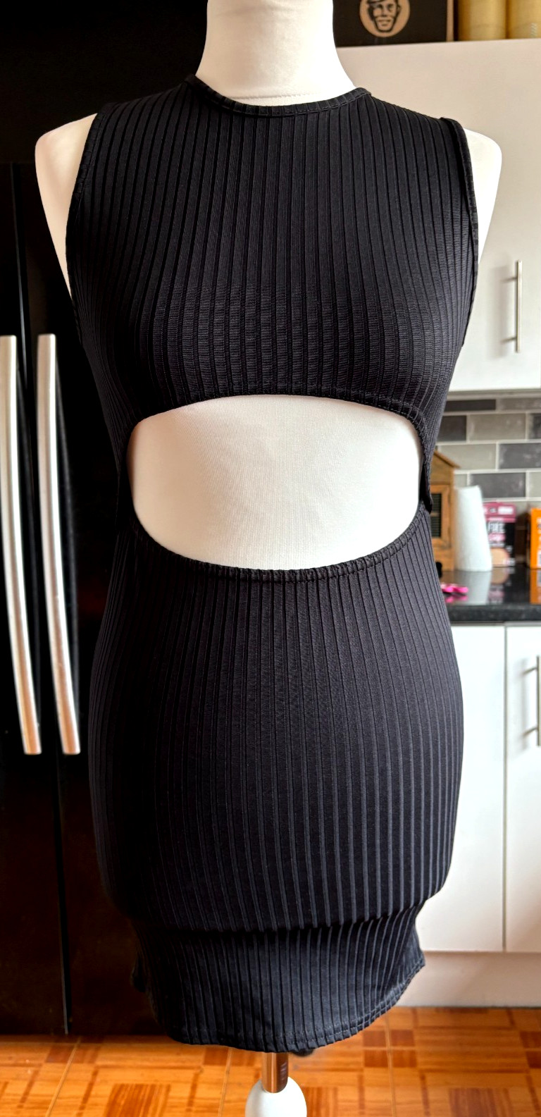 VGC Ladies BOOHOO Soft Rib RAVEN BLACK Stretchy OVAL CUT OUT FRONT Mini Dress 8