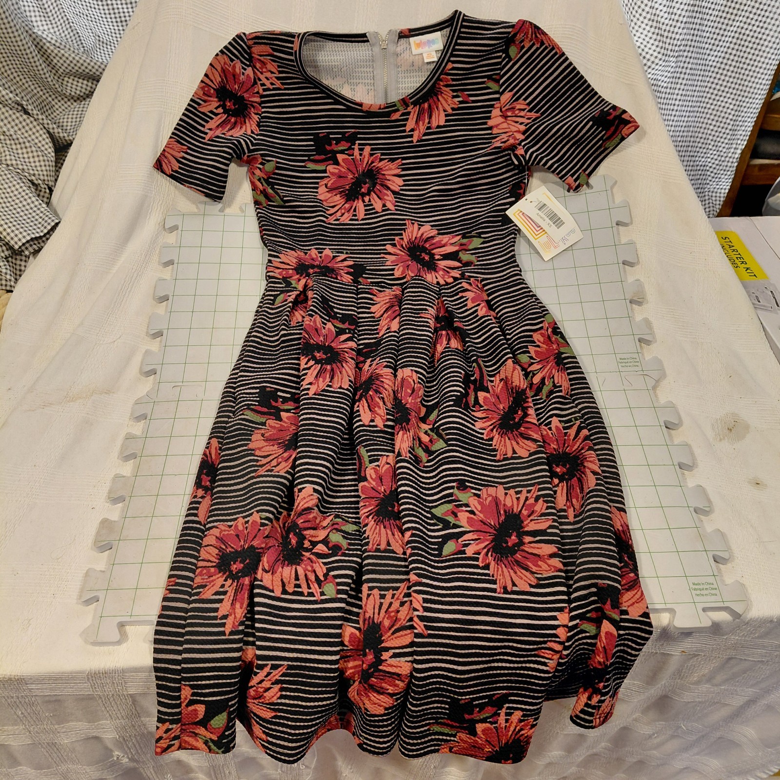 Women Lularoe Black Gold Red Small Sunflower Print Amelia Fit & Flare Dress