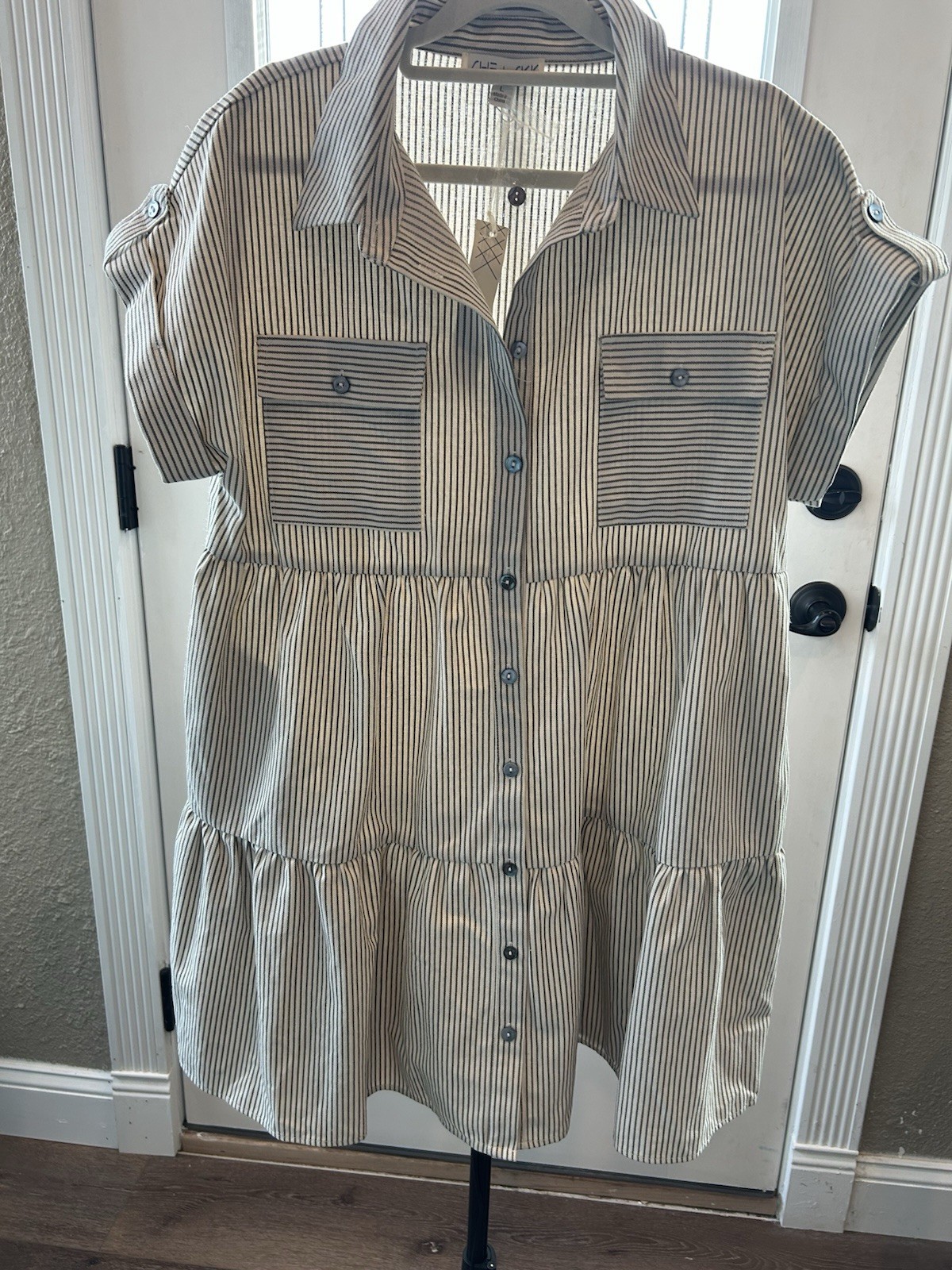 She & Sky Women’s Gray Stripped Size Large Dress Layered Bottom NWT