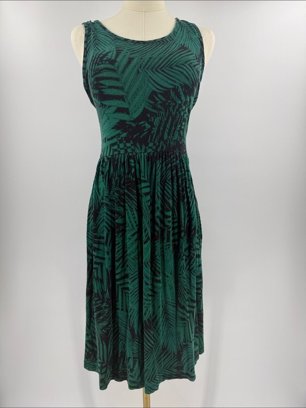 Sleeveless Green Palm-Print Midi Dress