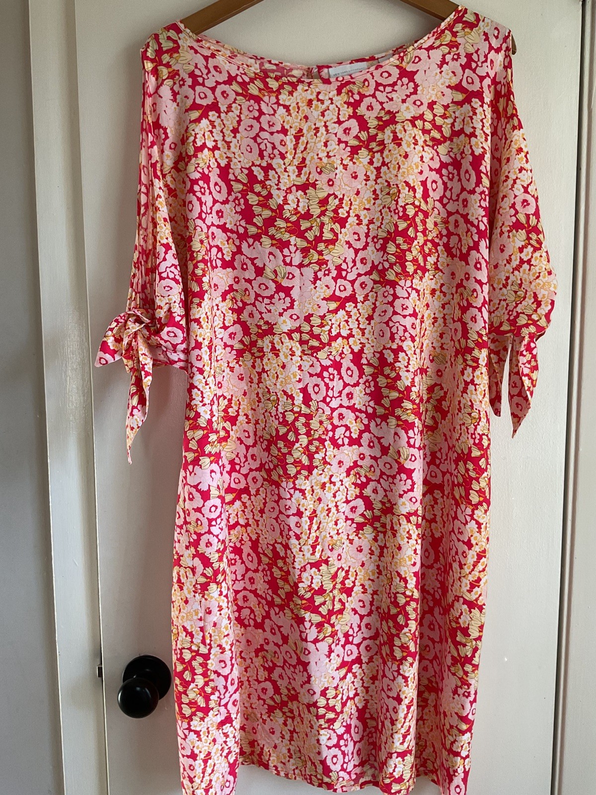 New York and Co Short Tie Sleeve Tunic Dress With Tie Waist English Floral Sz L