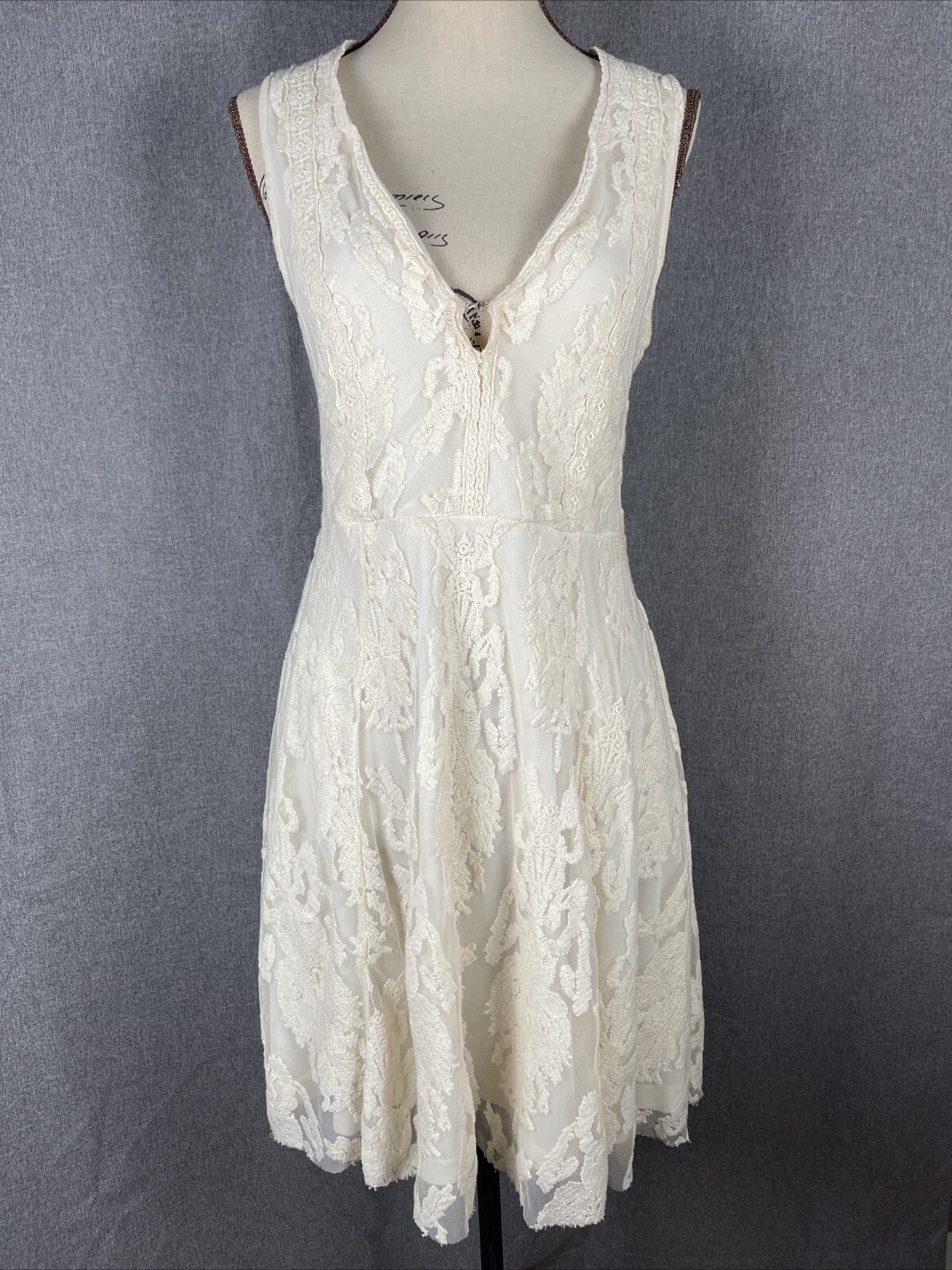 Wishlist Sz M beautiful lace off-white Sheer Back dress NWT