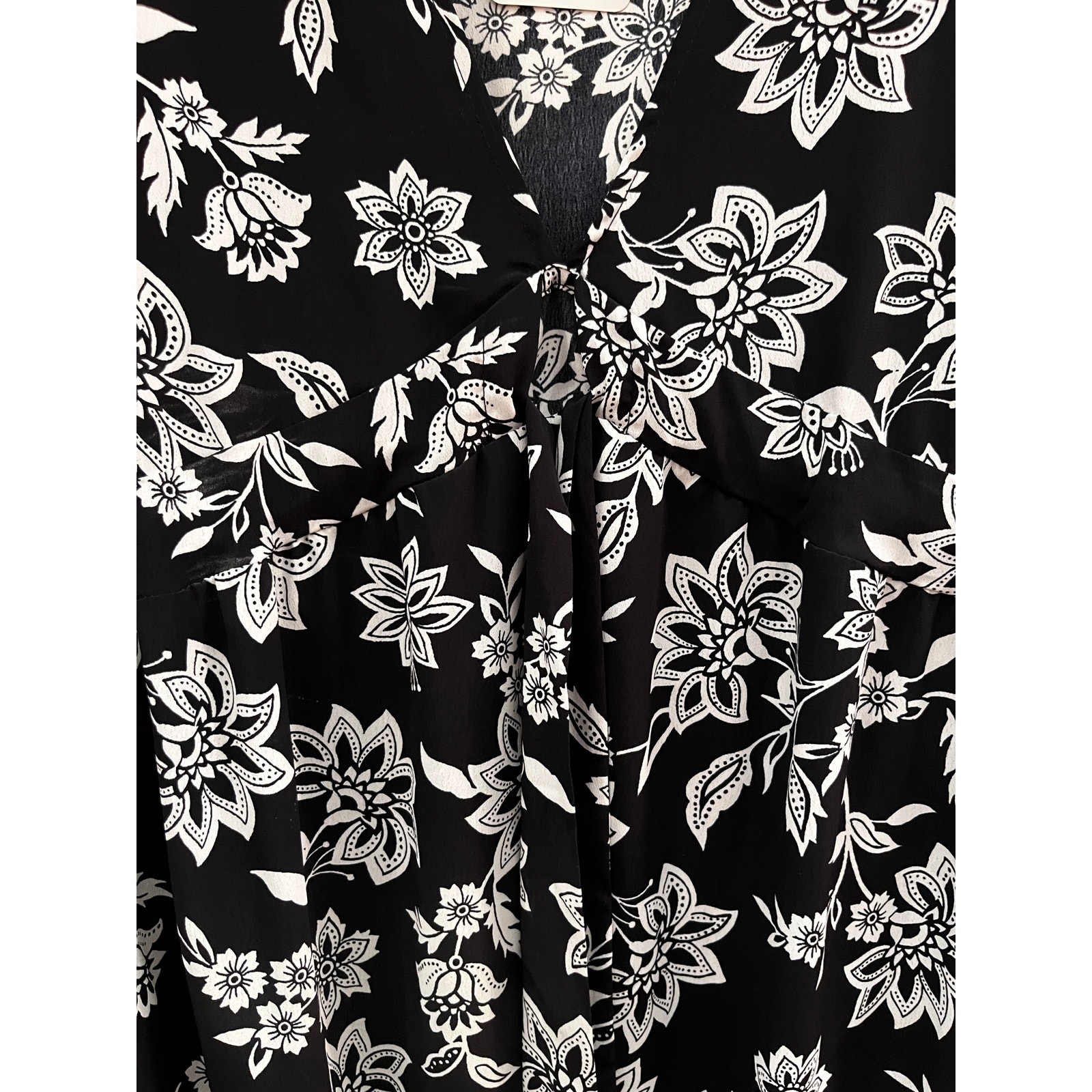 Shop Basic USA Floral V-Neck Maxi Dress – Women’s Large – NWOT