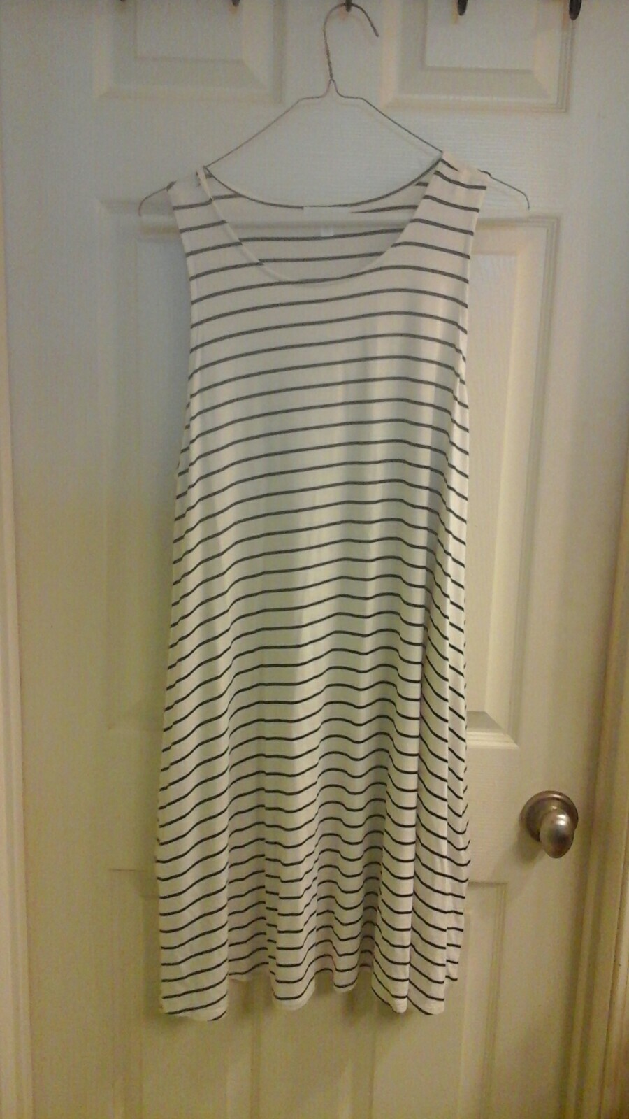 Abound Dress Women’s size XL summer Black White Striped, Sleeveless Comfy EUC