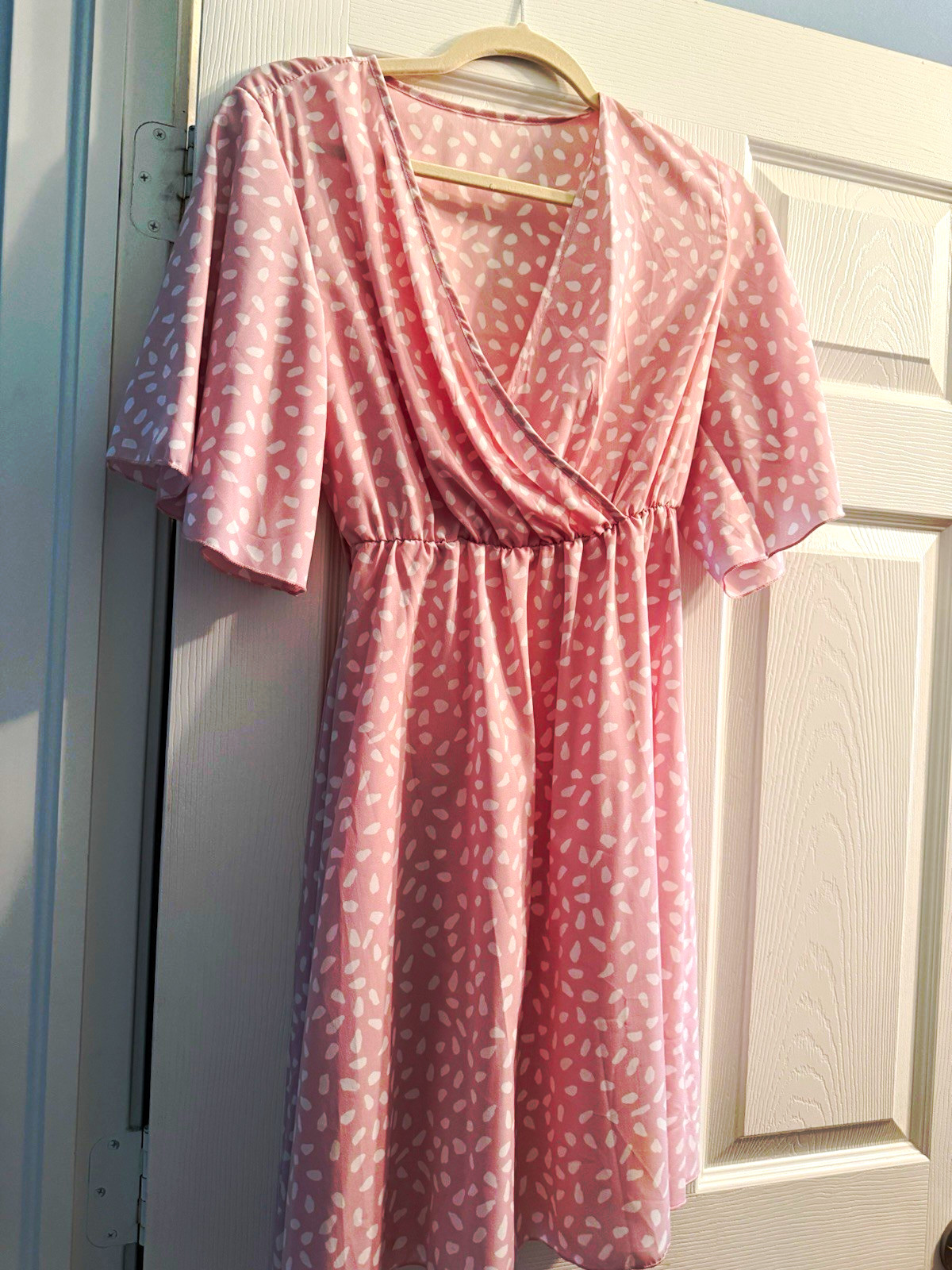 Women’s Pink/White Animal Print Wrap V-Neck Short Sleeve Midi Dress M