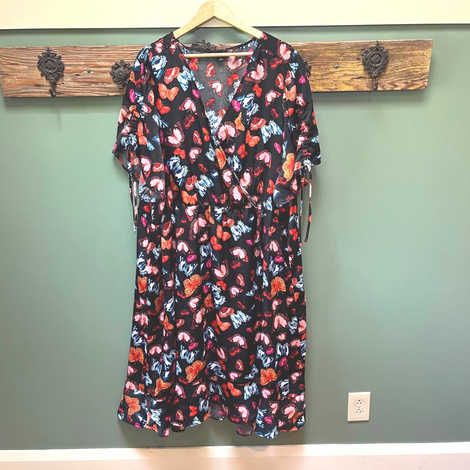 Torrid 6 Butterfly Print Wrap Front Midi Dress Black Cinched Sleeve Pocket