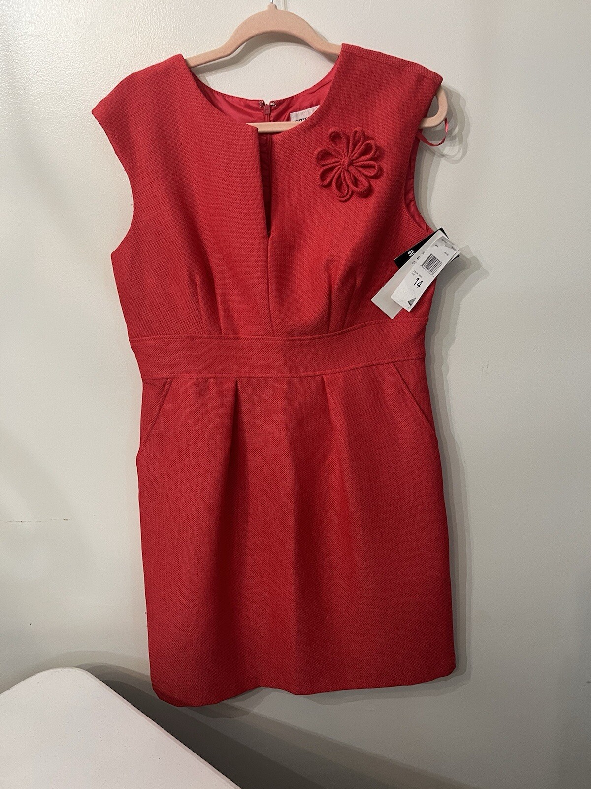 Bright Pretty Summer Dress. Sleeveless Zippered Back. A simple dress + pockets!.