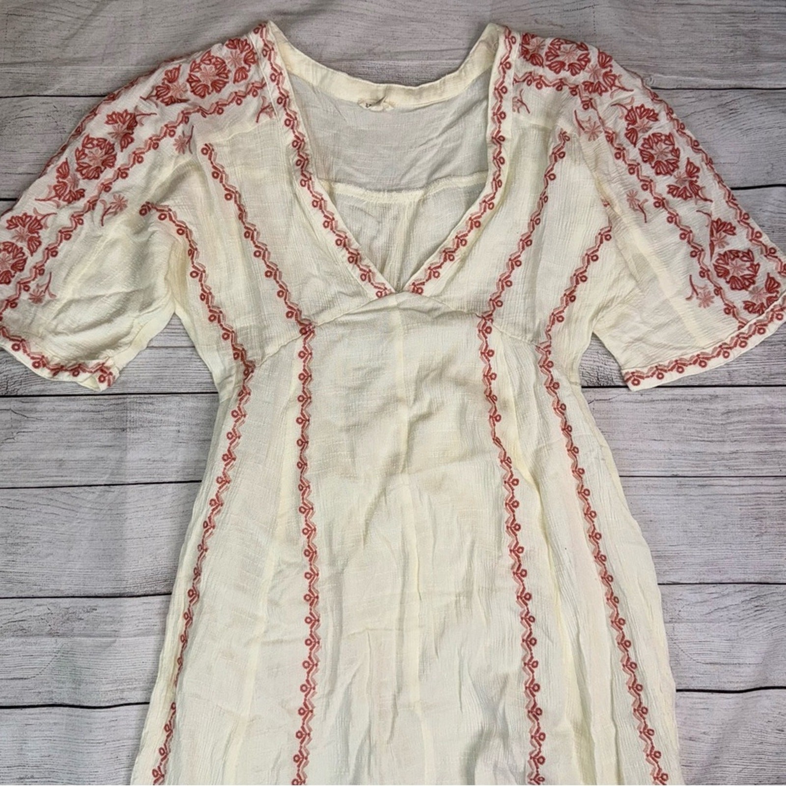 En Creme Ivory and Red V-Neck Embroidered Midi Dress with Handkerchief Hem Small