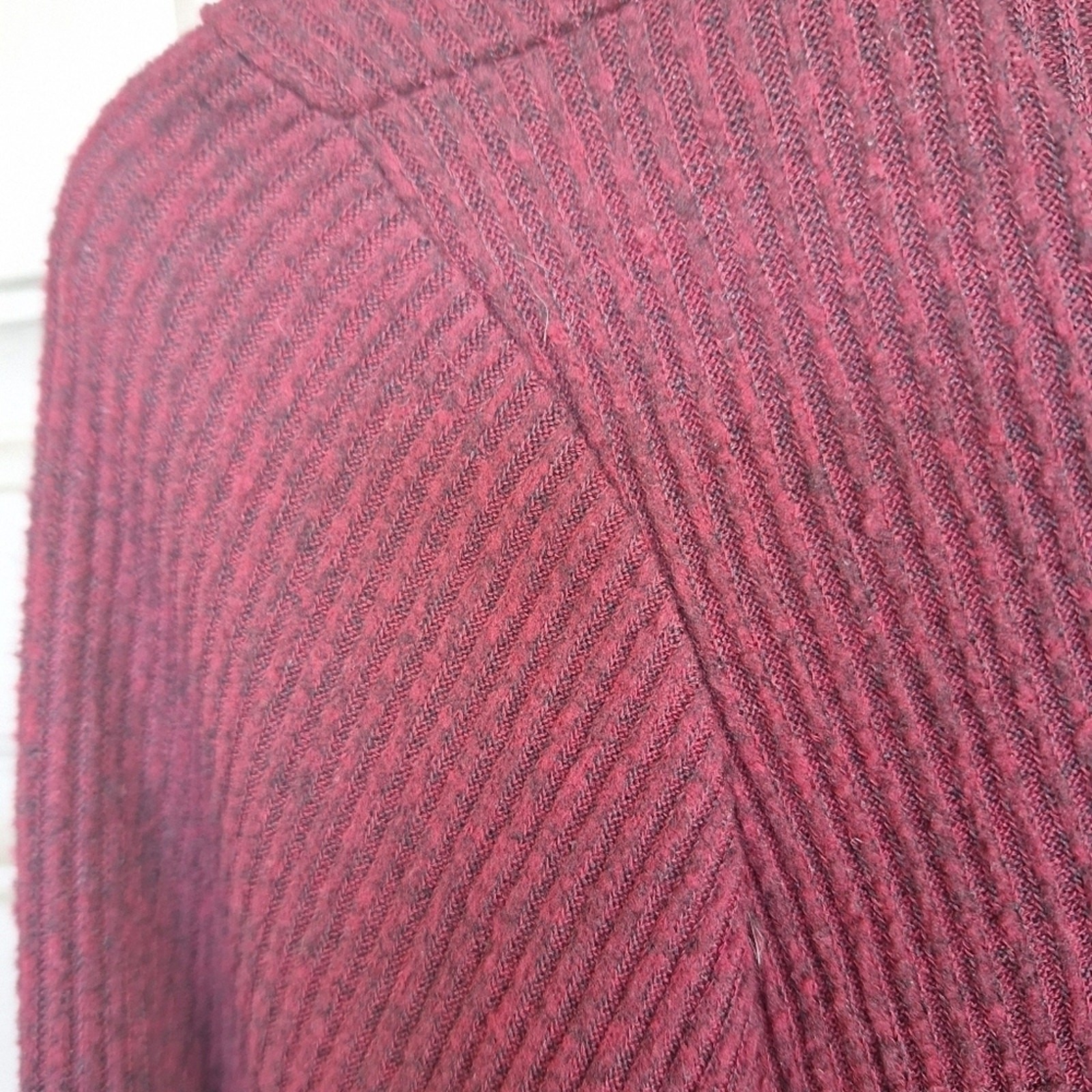 Heart and hips lightweight sweater dress maroon.Lace front curved hem size large