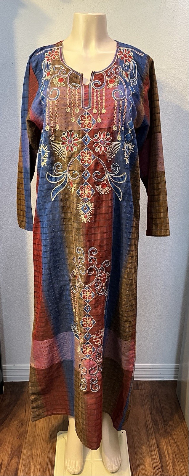 Embroidered Kaftan Woman’s Size: M Multi-Color Long Sleeve