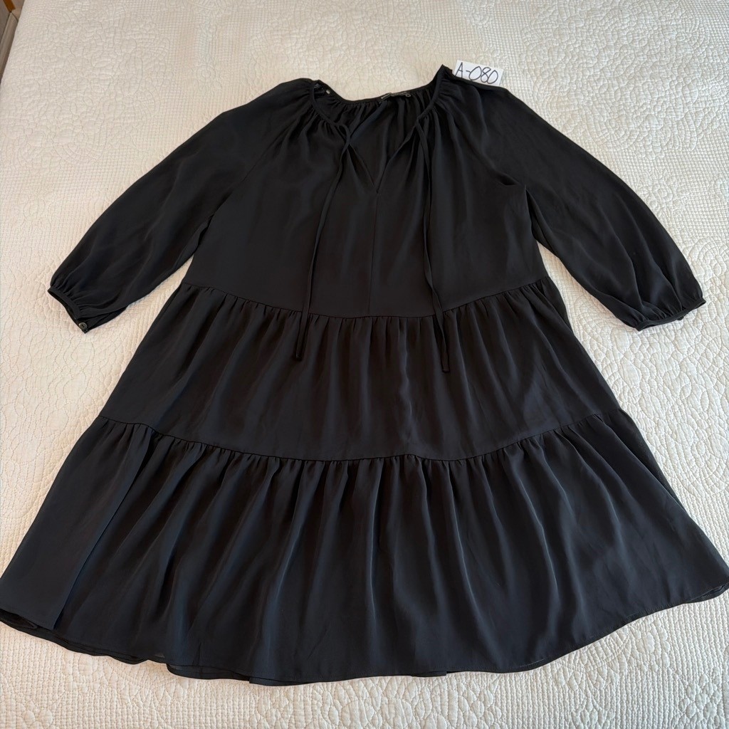 Banana Republic Black Tiered Shift Dress Small 3/4 Sleeve Tie Neck Mini S