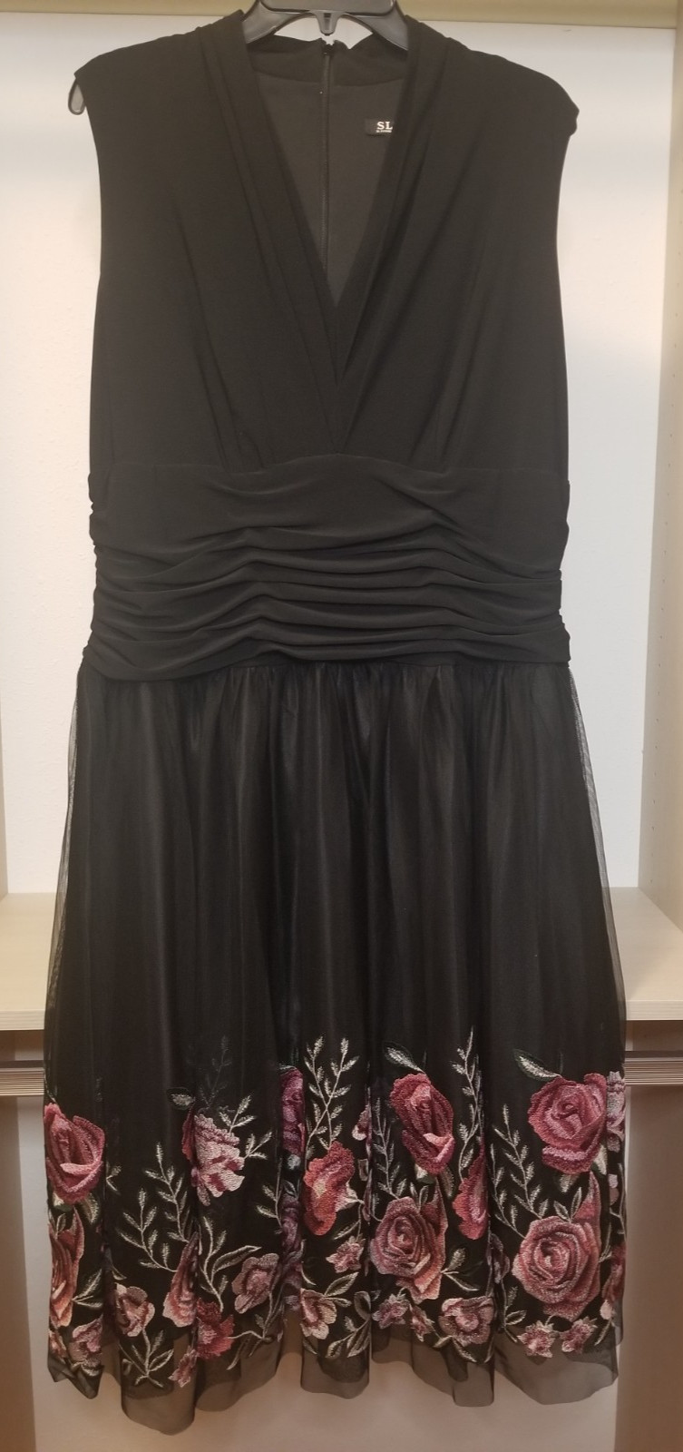 SLNY Black A-Line Rouched waist Size 16 embroidered Floral Rose trim Fit & Flare