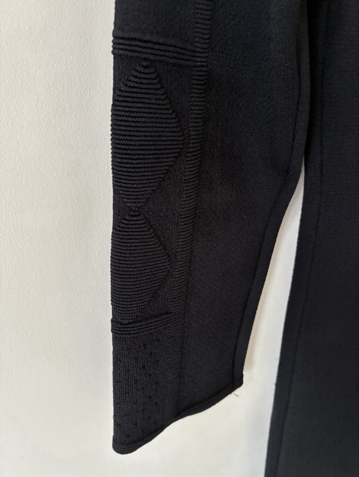 Scanlan Theodore Crepe Knit Dress Size Small Back Midi 3/4 Sleeve V Neck