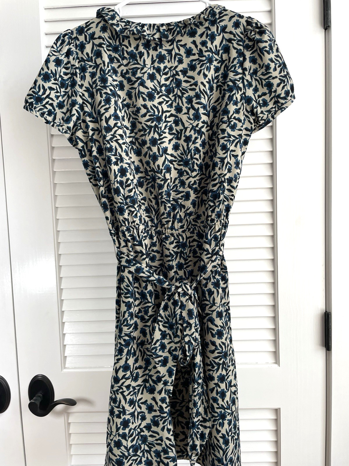 Loft Navy Blue and Stone Floral Short Sleeve Dress with Tie and Ruffels Sz MP