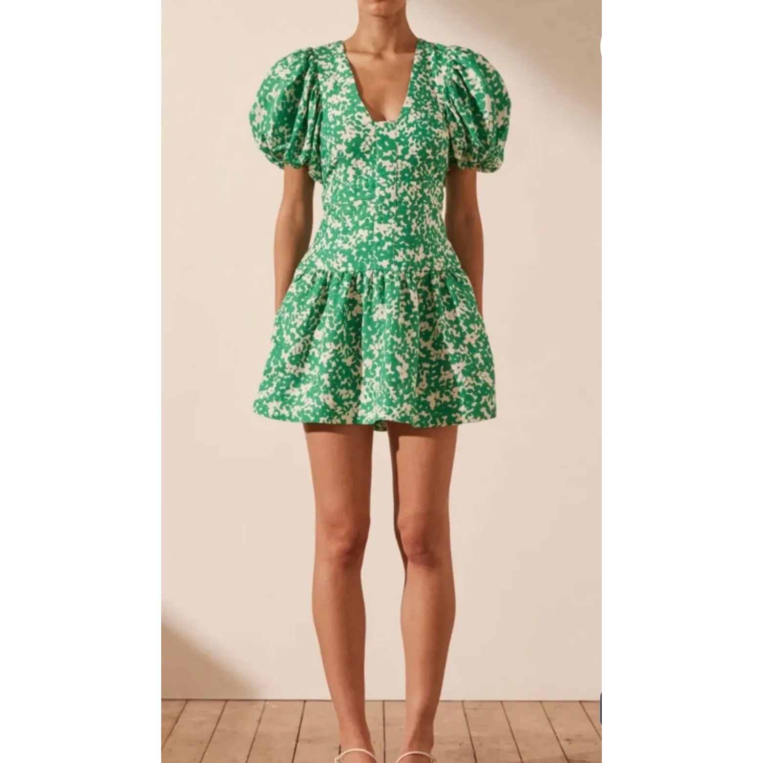 Shona Joy Arosa Mini Dress Green Floral Puff Sleeve Plunge Linen Blend 8 NWT