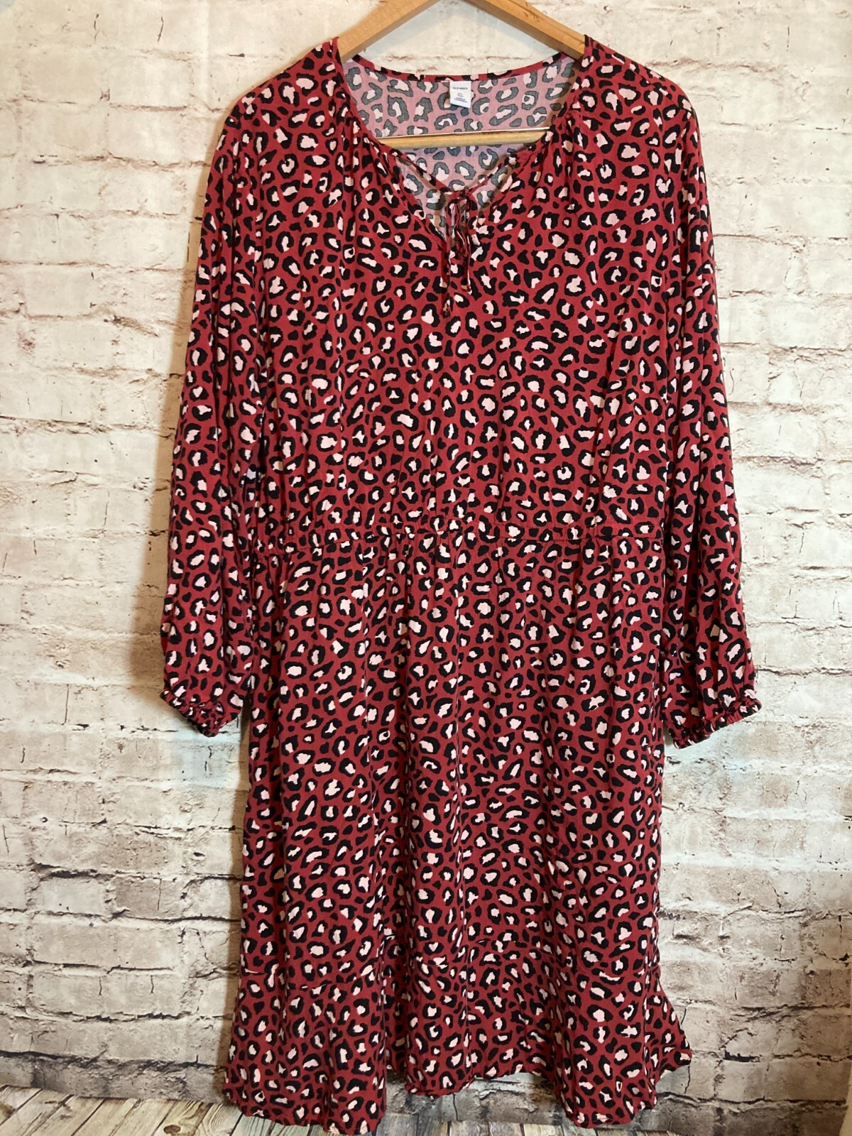 Old Navy Dress Womens XL Tall Red Cheetah Leopard Ruffle Hem Flowy Tie Neck