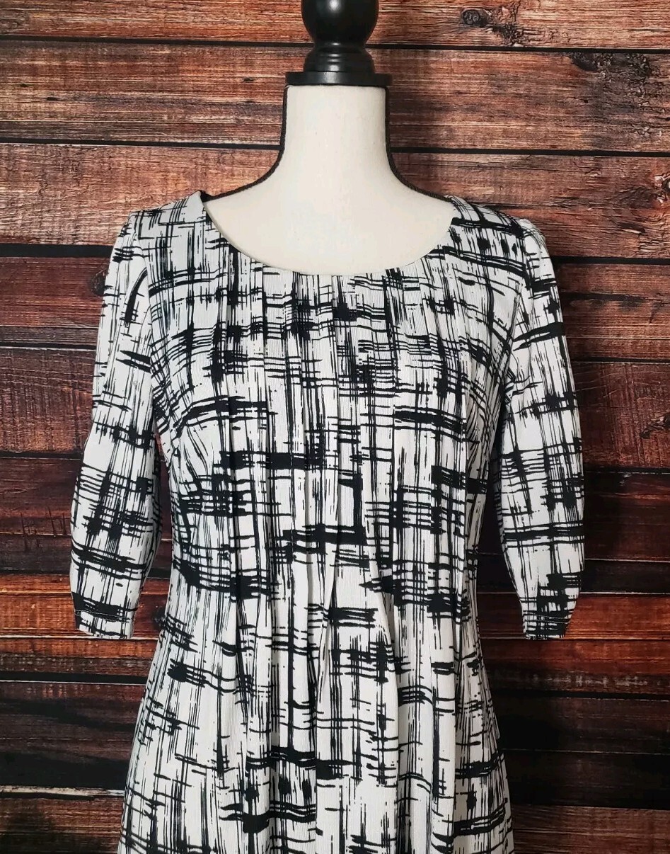 Perceptions New York Shift Dress Size Small Pleated Front Abstract