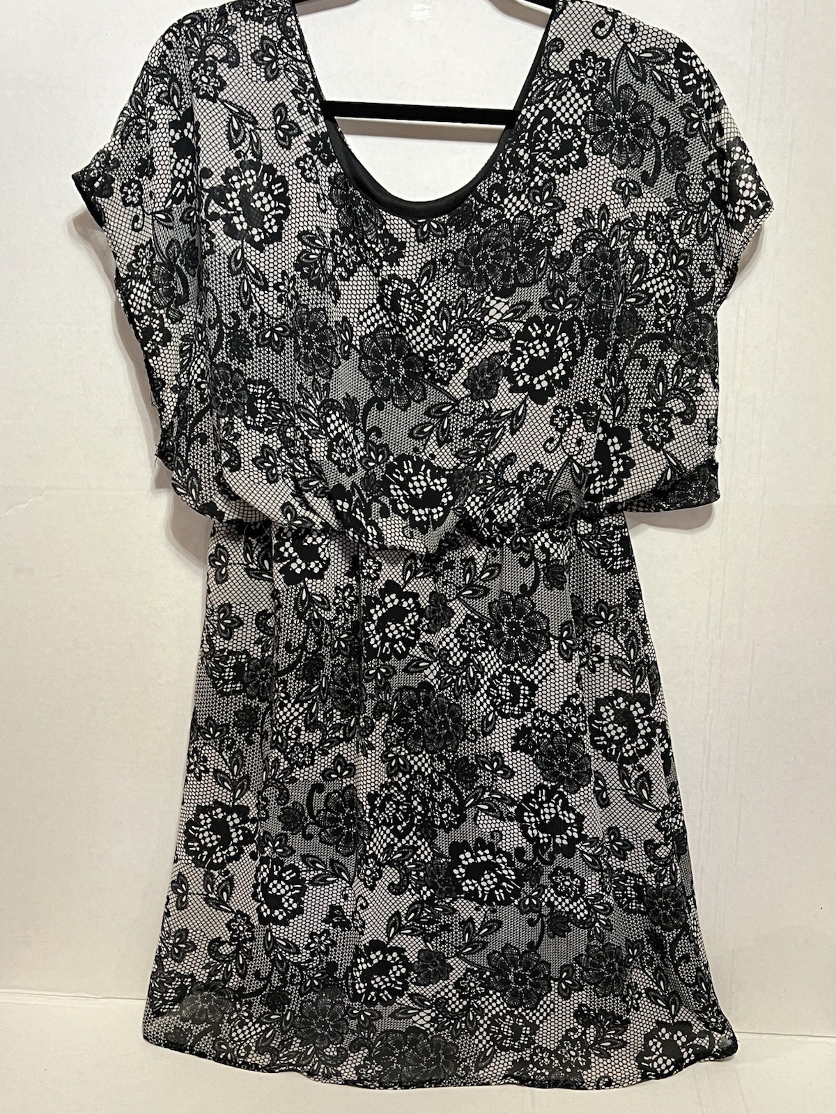 Pimc Women’s Blouson Style Black Lined Lace Print Dress w/Flutter Sleeves XL