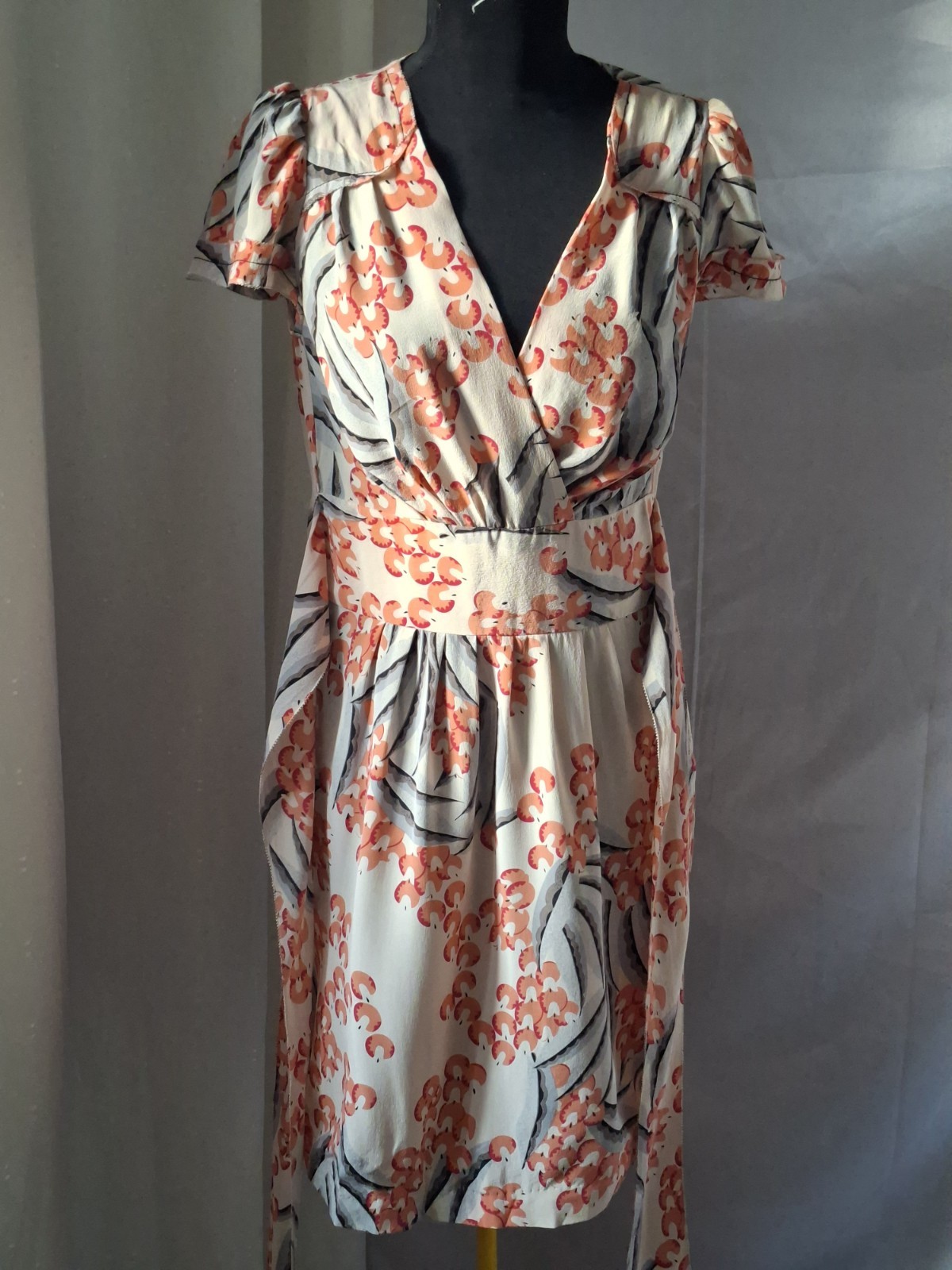 100% Silk Wrap Style Dress Cream Peach Art Print Belted V-Neck Short Sleeve Size