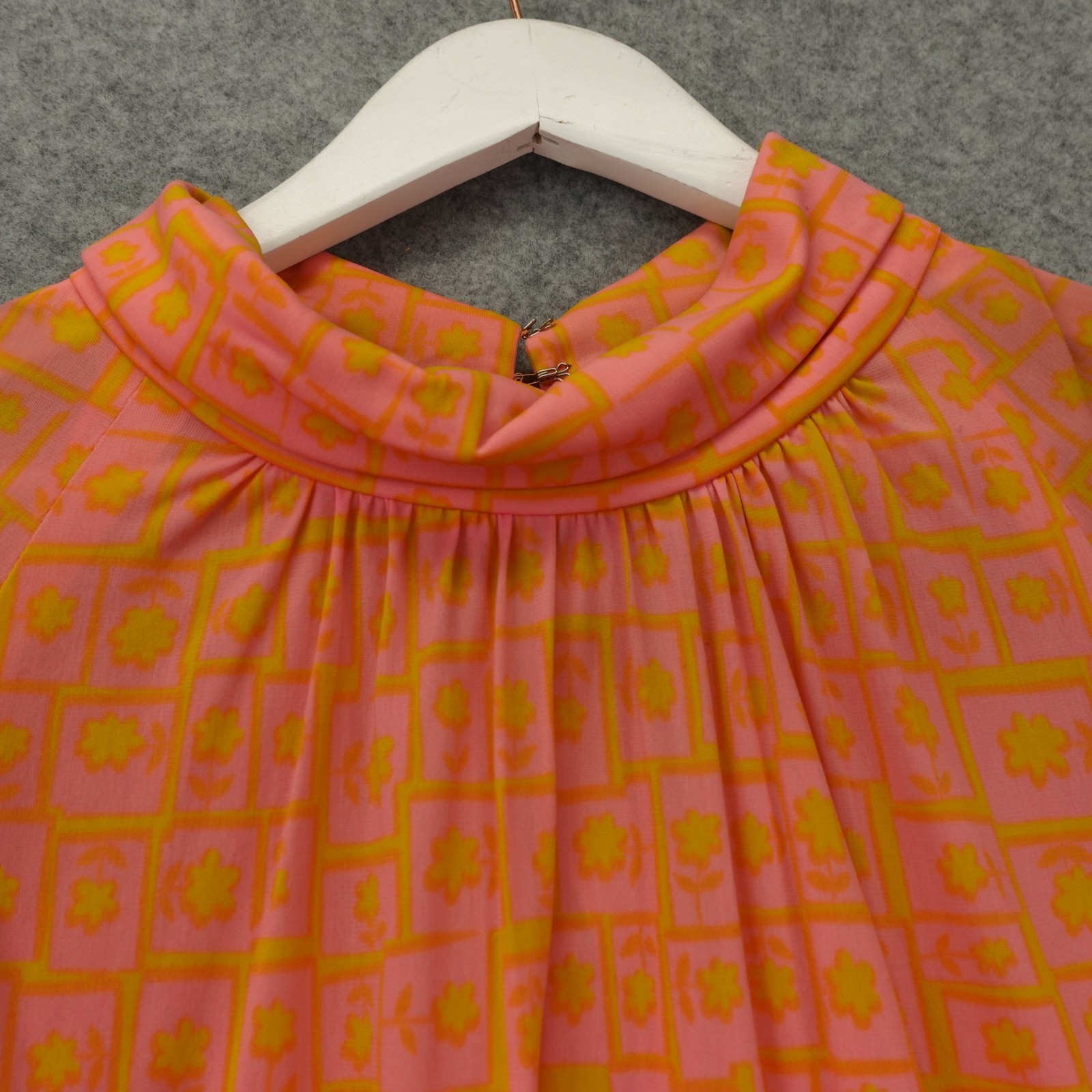 Vintage 70s Shift Dress Womens SMALL Pink Orange Psychedelic Mod PETER STEVENS