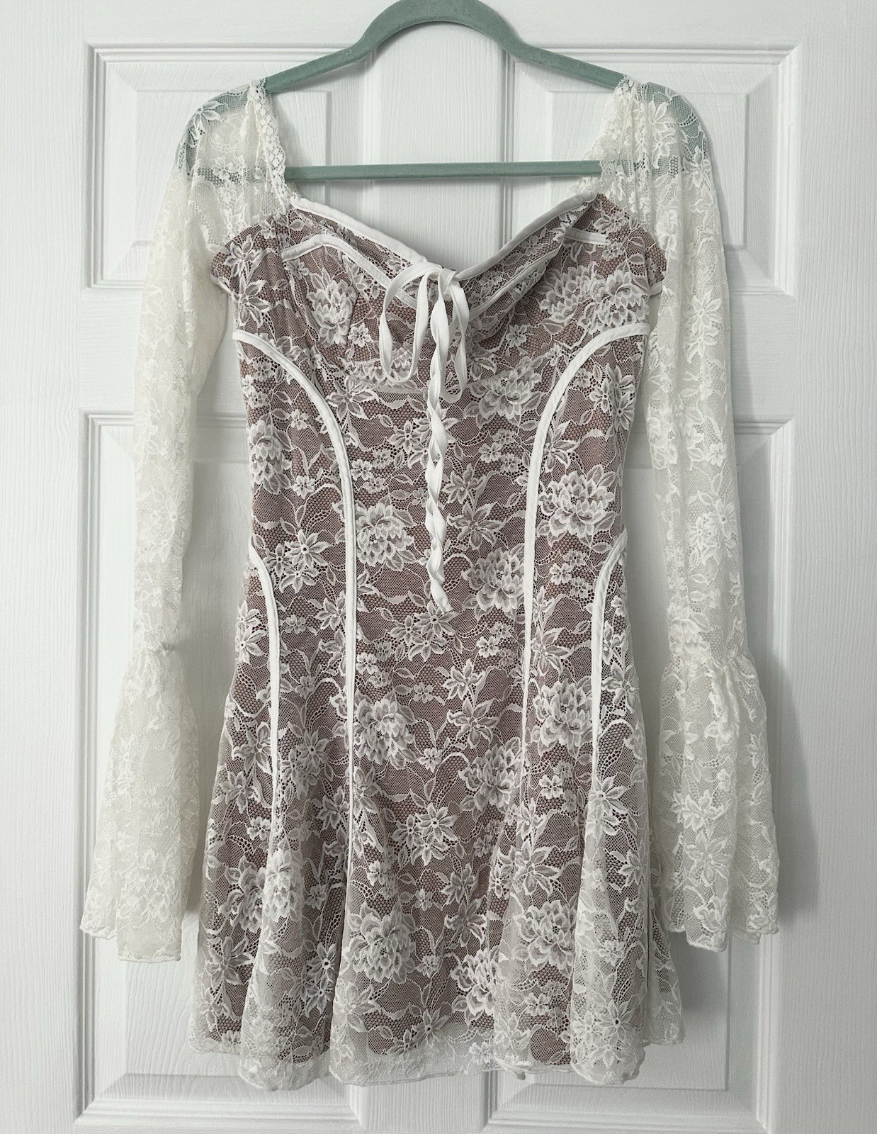 White Floral Lace Sheer Mini Dress Sweetheart Neck Bell Sleeve Lace-Up S