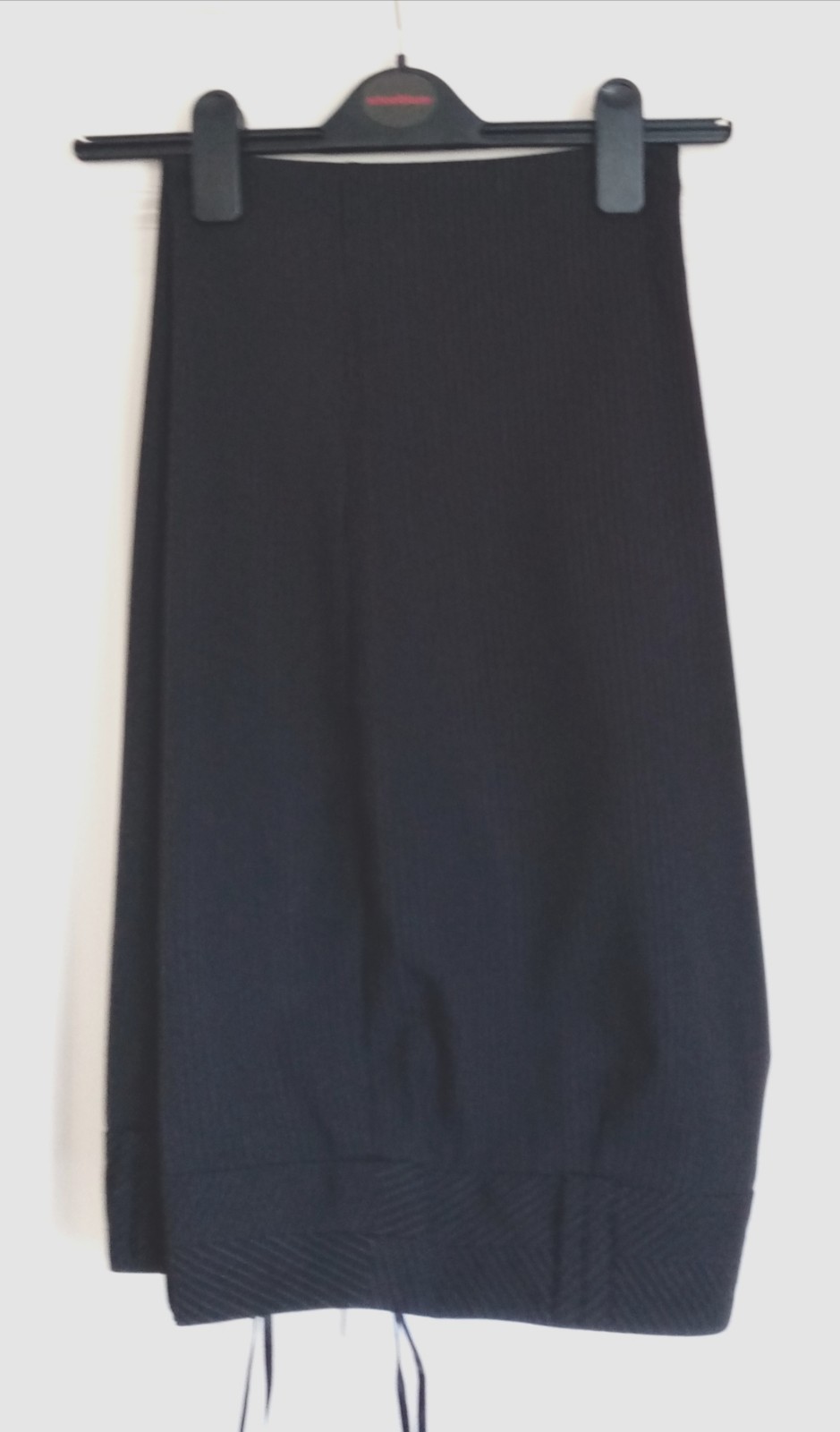 WOMEN BLACK STRIPPED 2 PIECE OFFICE TROUSERS SUIT JACKET. SIZE 14