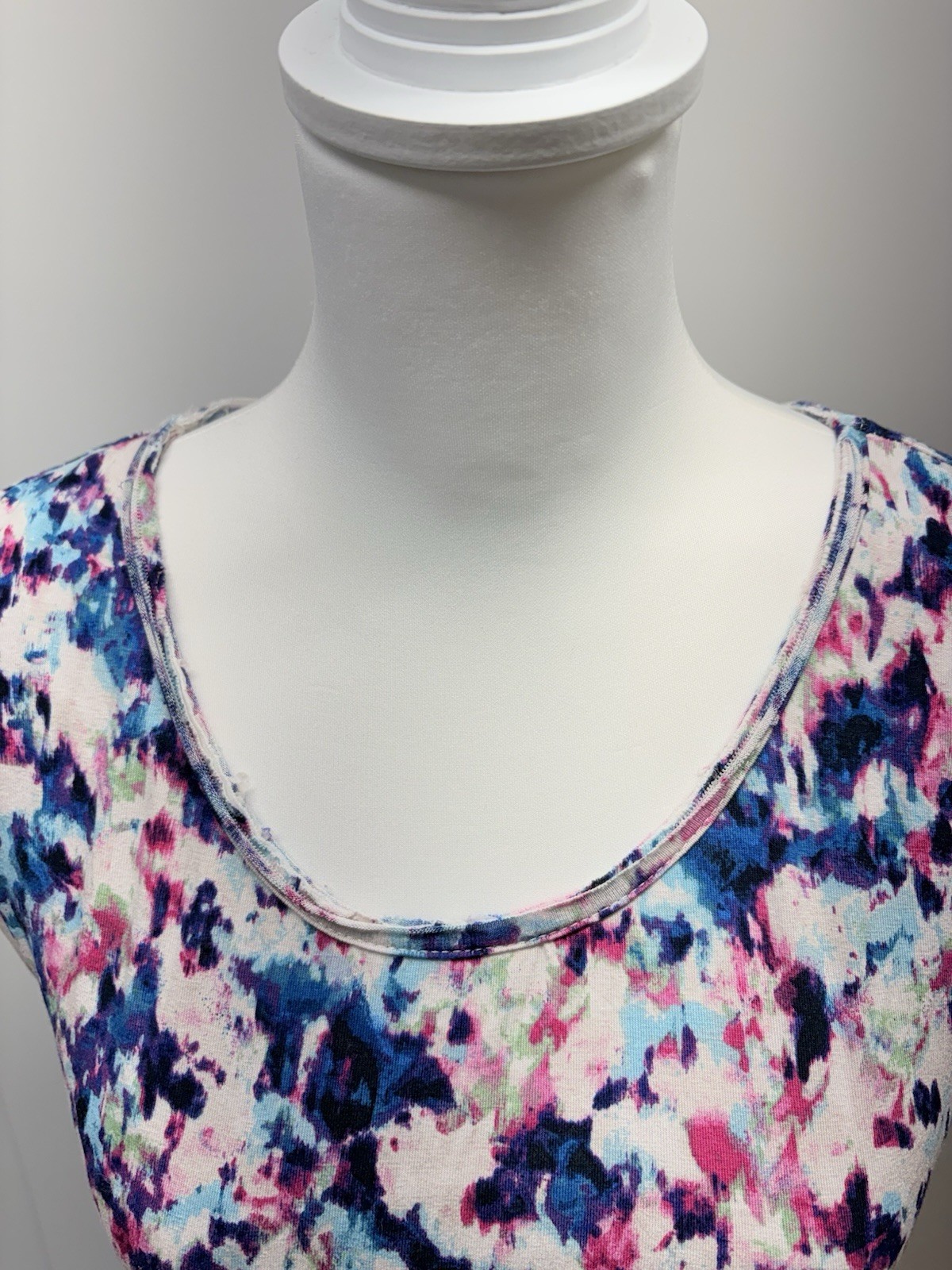 Kut From The Kloth Size Large White Pink and Blue Watercolor Short Sleeve Dress