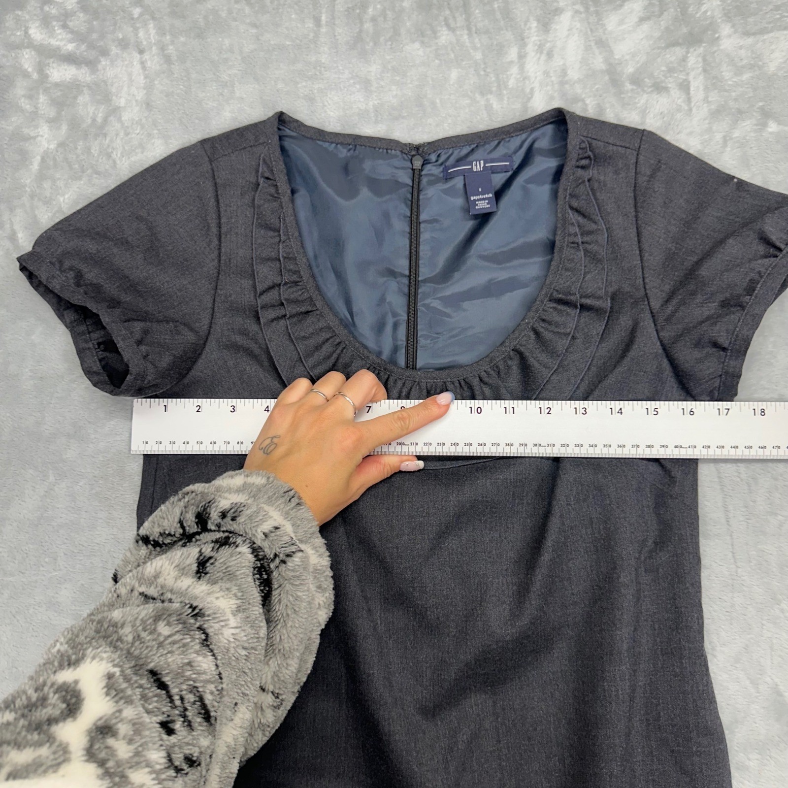 Gap Womens 2 Gray Stretch Ruffle Neck Shift Dress Short Sleeve Workwear Pockets