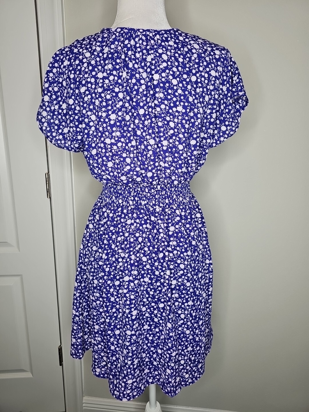 Sienna Sky Dress Womens Small Blue Floral Cap Sleeve Pull Over Lined V Neck