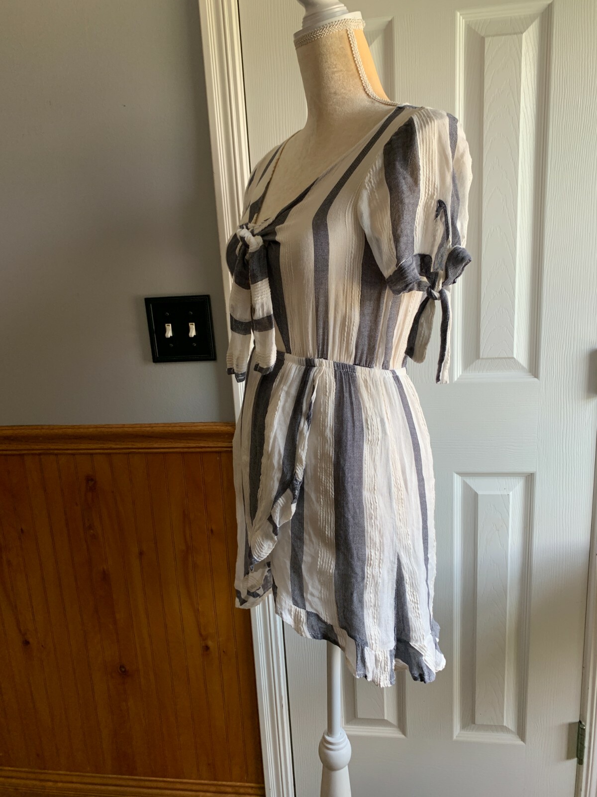 Vintage Havana Striped keyhole front Ruffle Dress Blue White Small Tie Front S