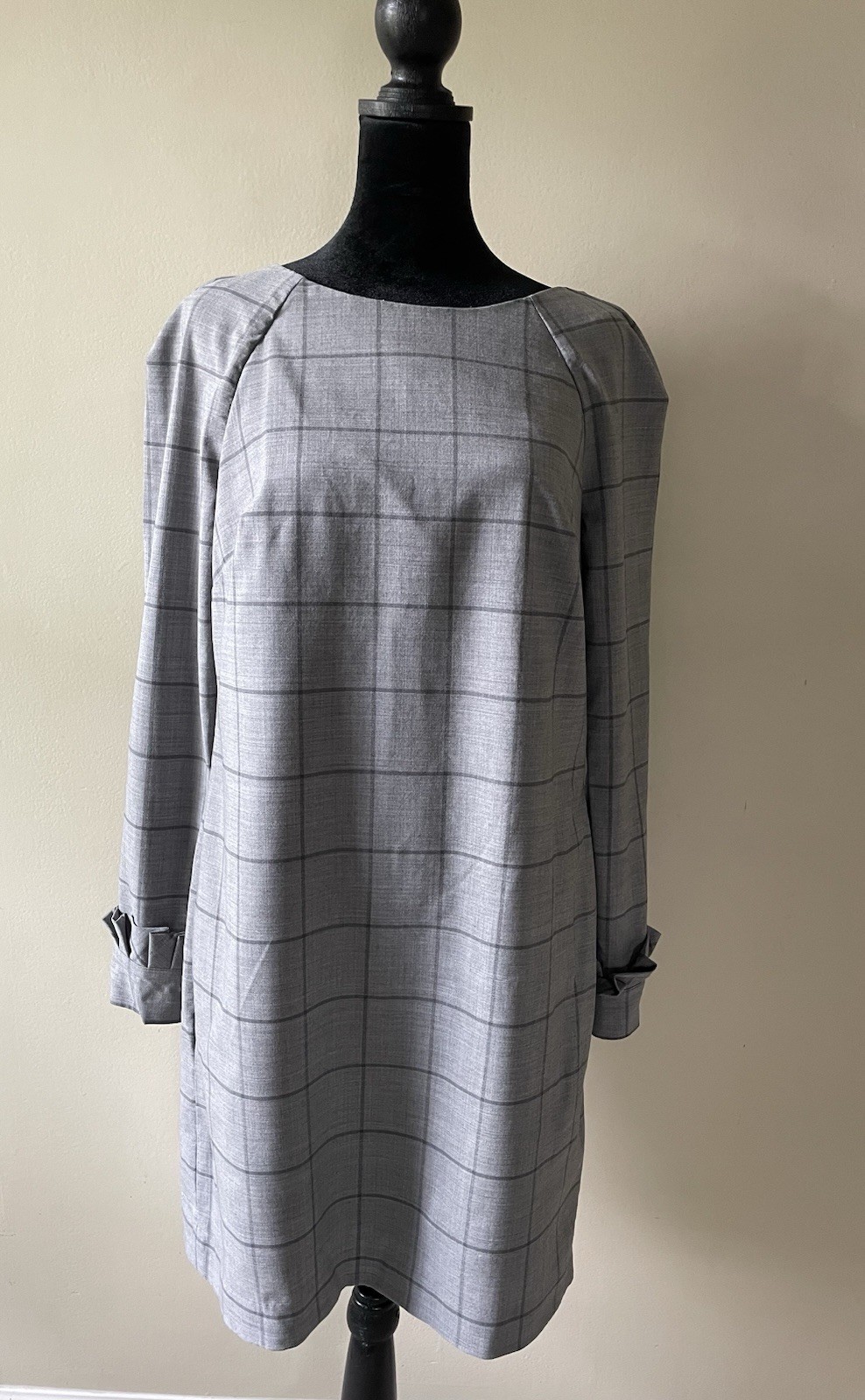 Banana Republic Gray Plaid Dress Size 4 Button Cuff Sleeves 35” Elegant