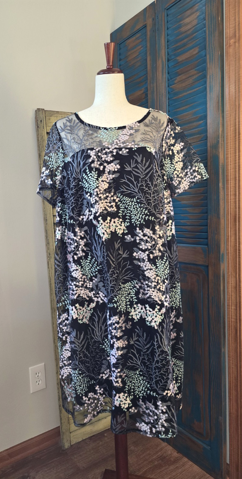 Lane Bryant Floral Embroidered Mesh Shift Dress 18/20 Black Pink Green Cottage