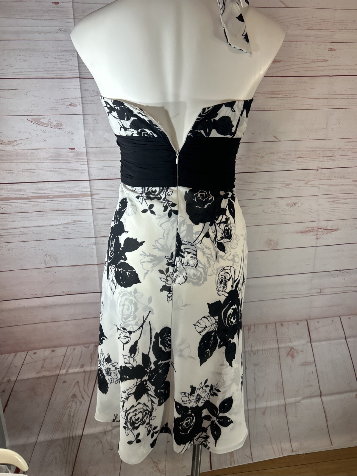 WHBM White Black Floral Print Halter A-line Dress Size 4 Lined Hidden back Zip