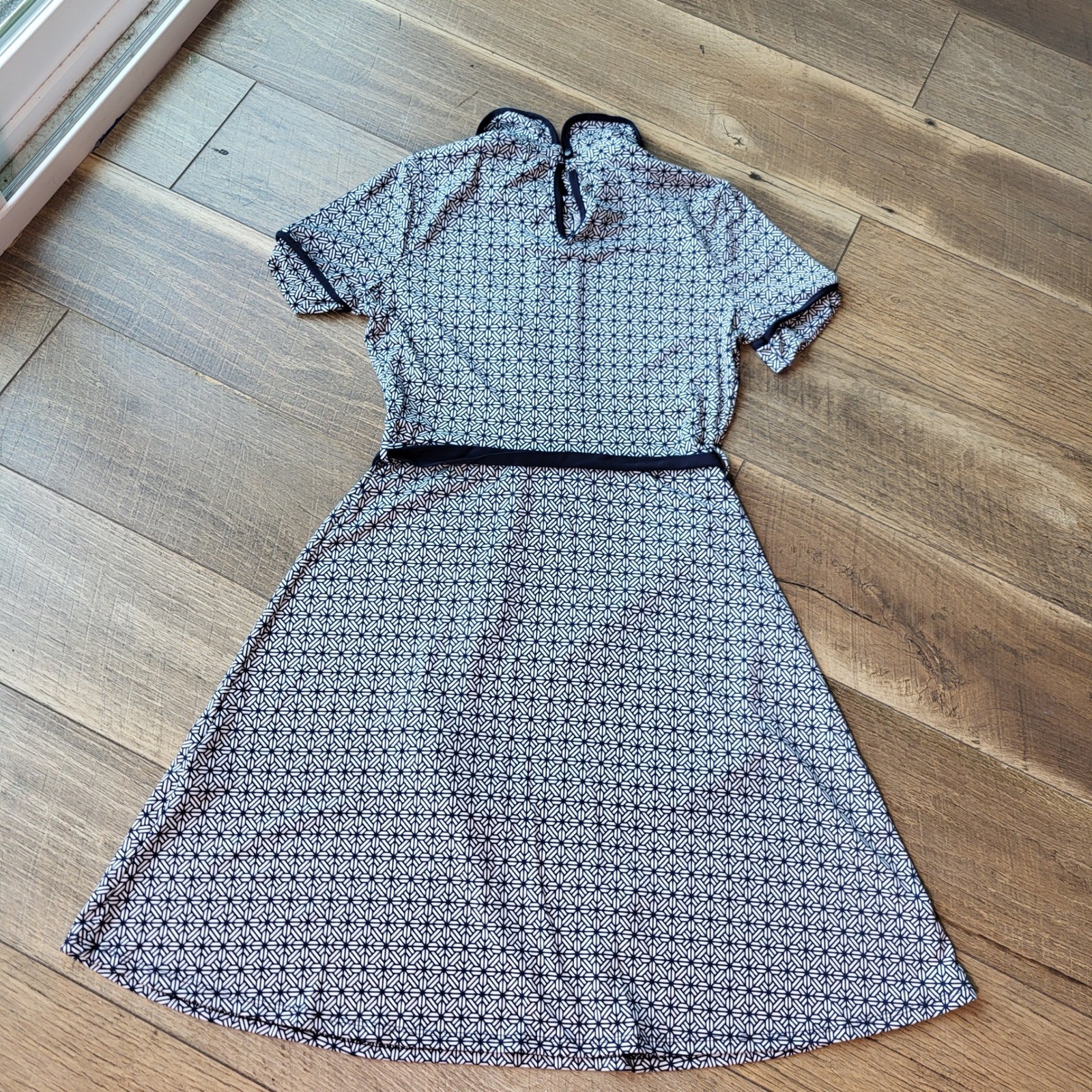 Monteau Los Angeles Navy White Geometric Peter Pan Collar Tie Waist Dress Small