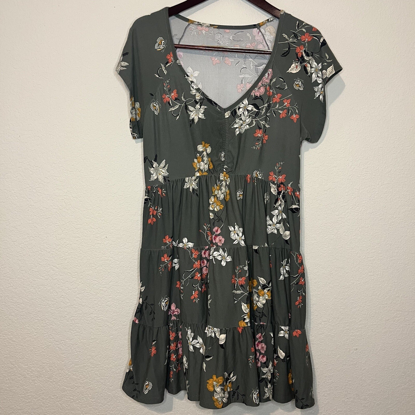 No Boundaries Tiered Dress Women’s XL Olive With White Orange Gold Flowers