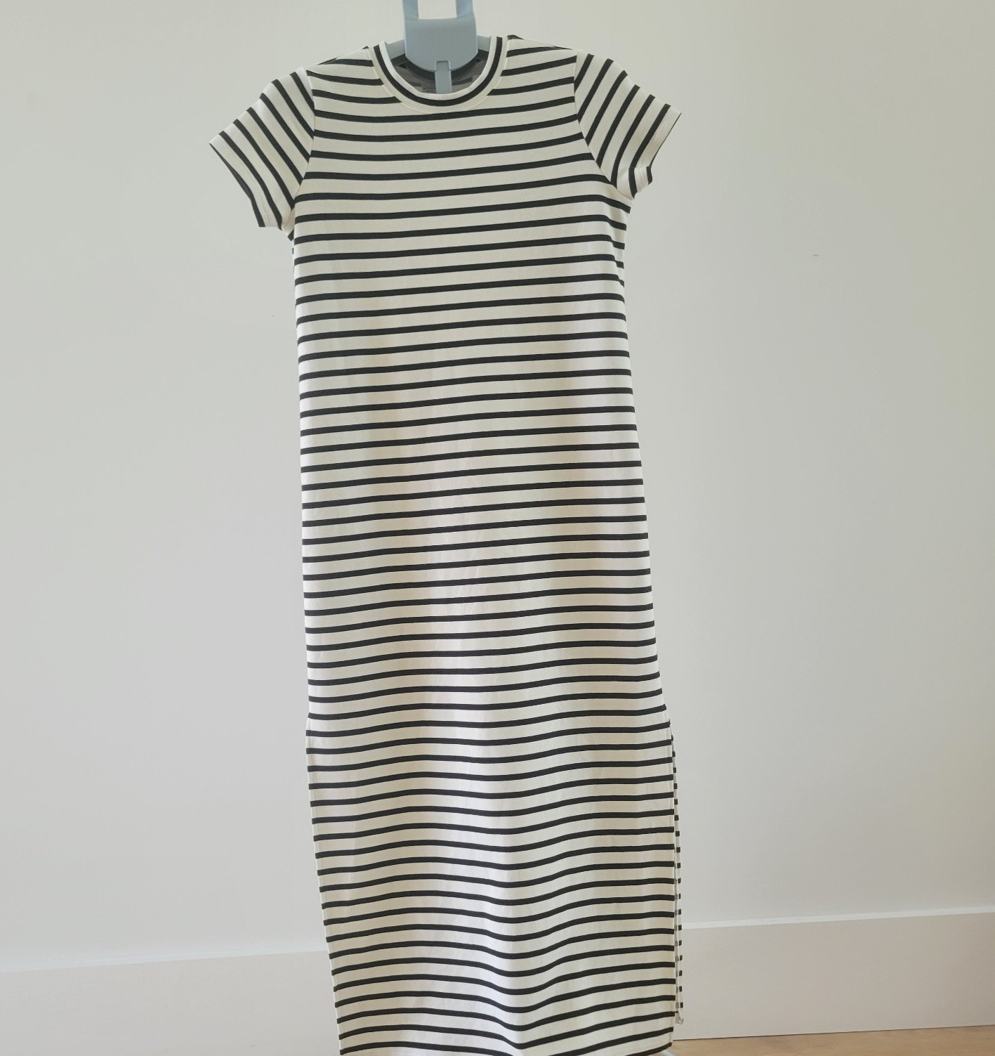SPANX AirEssentials Striped Maxi T-Shirt Dress –Small – Black & Cream Side Split