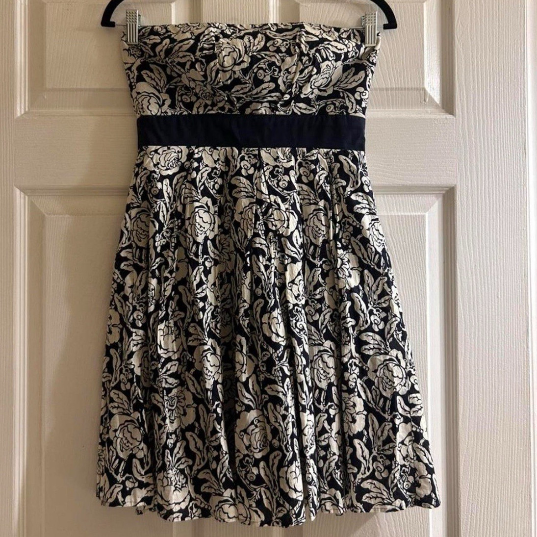 XXI Navy/White Floral Strapless Lined Fit & Flare Knee Dress Size M