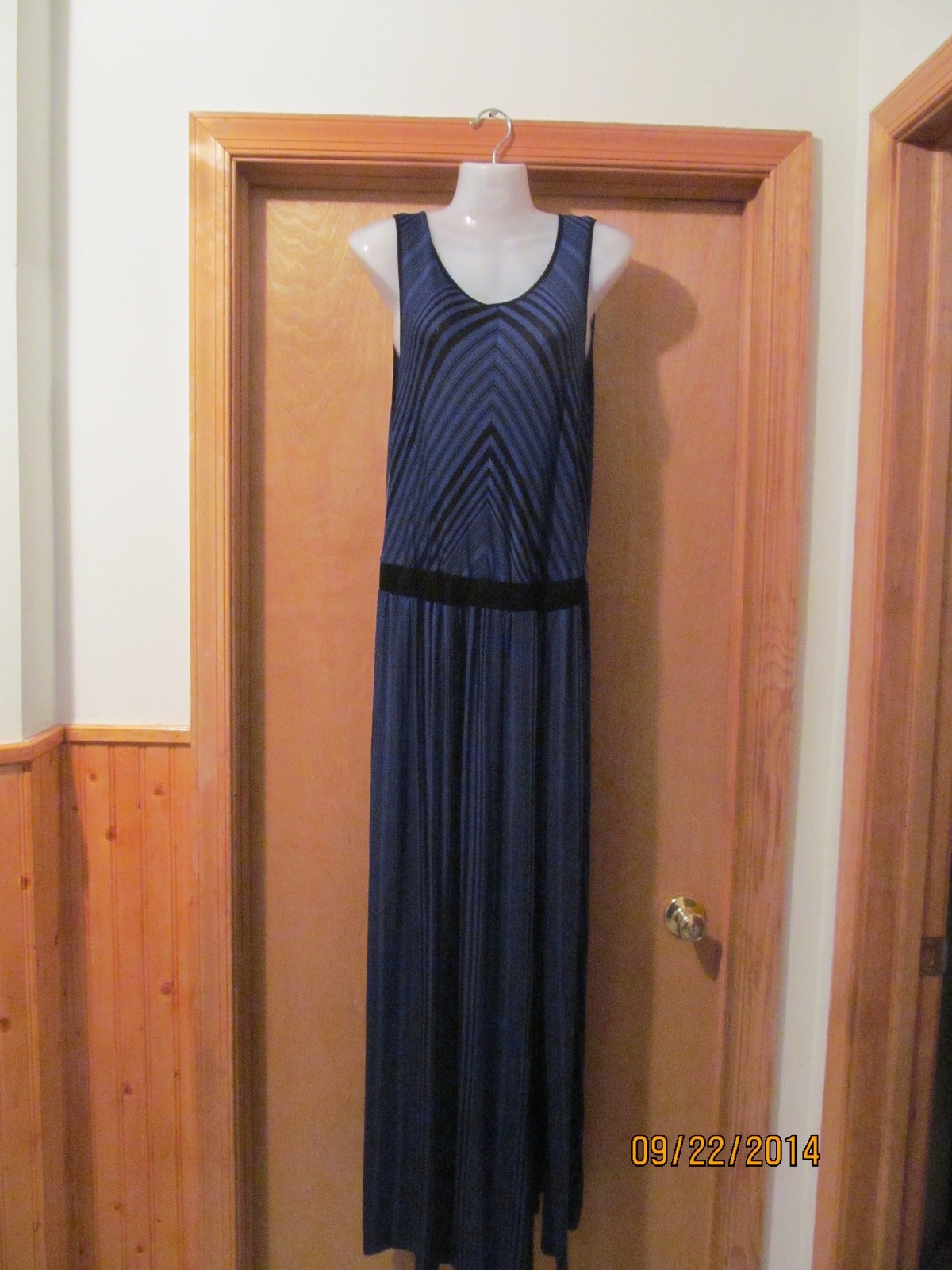 Sleeveless Maxi Dress MD Daisy Fuentes Blue Black Striped 96% rayon 4% spandex