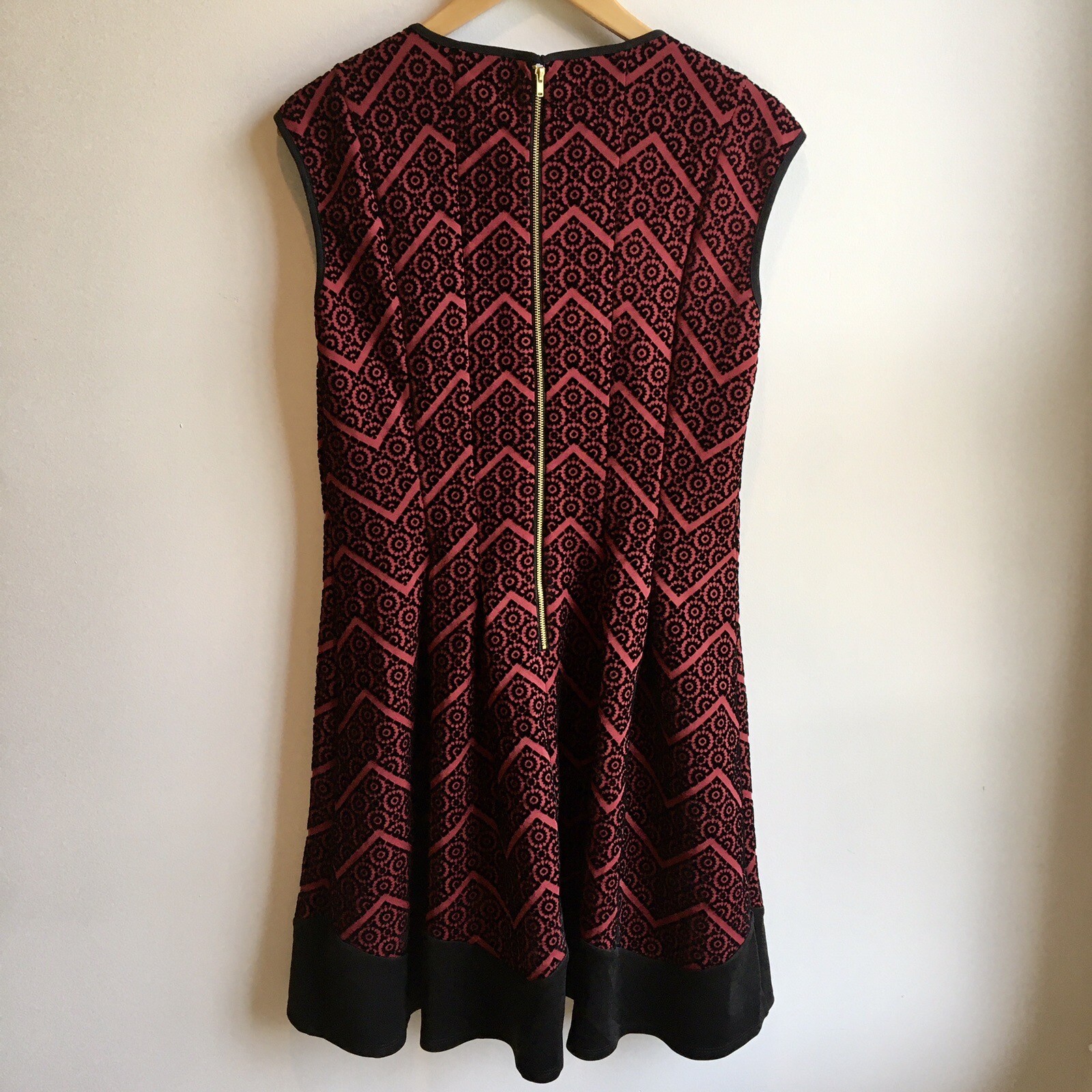 Gabby Skye Womens Size 10 Red Black Velvet Flocked Glam Goth Dress Knee Length