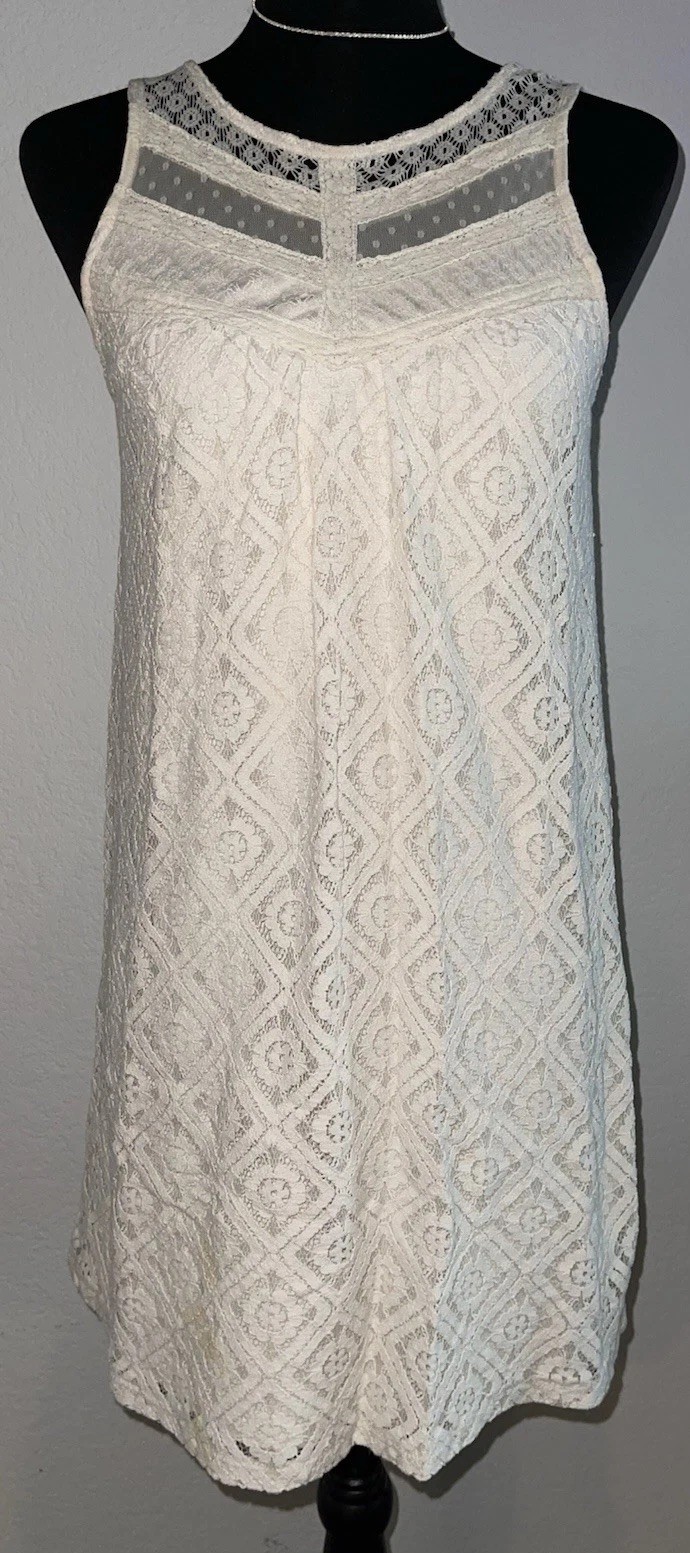Xhilaration XS White Lace Shift Dress Round Neck Sleeveless Short Pullover