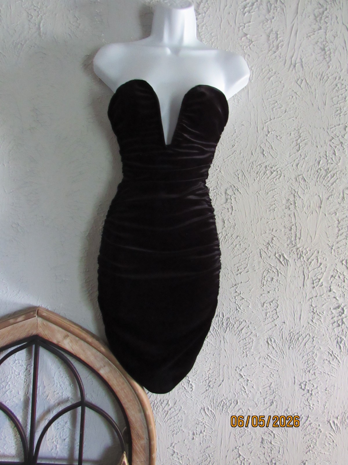 B. Darlin nwt sz 1/2 black velvet pencil strapless club dress v-neck sexy