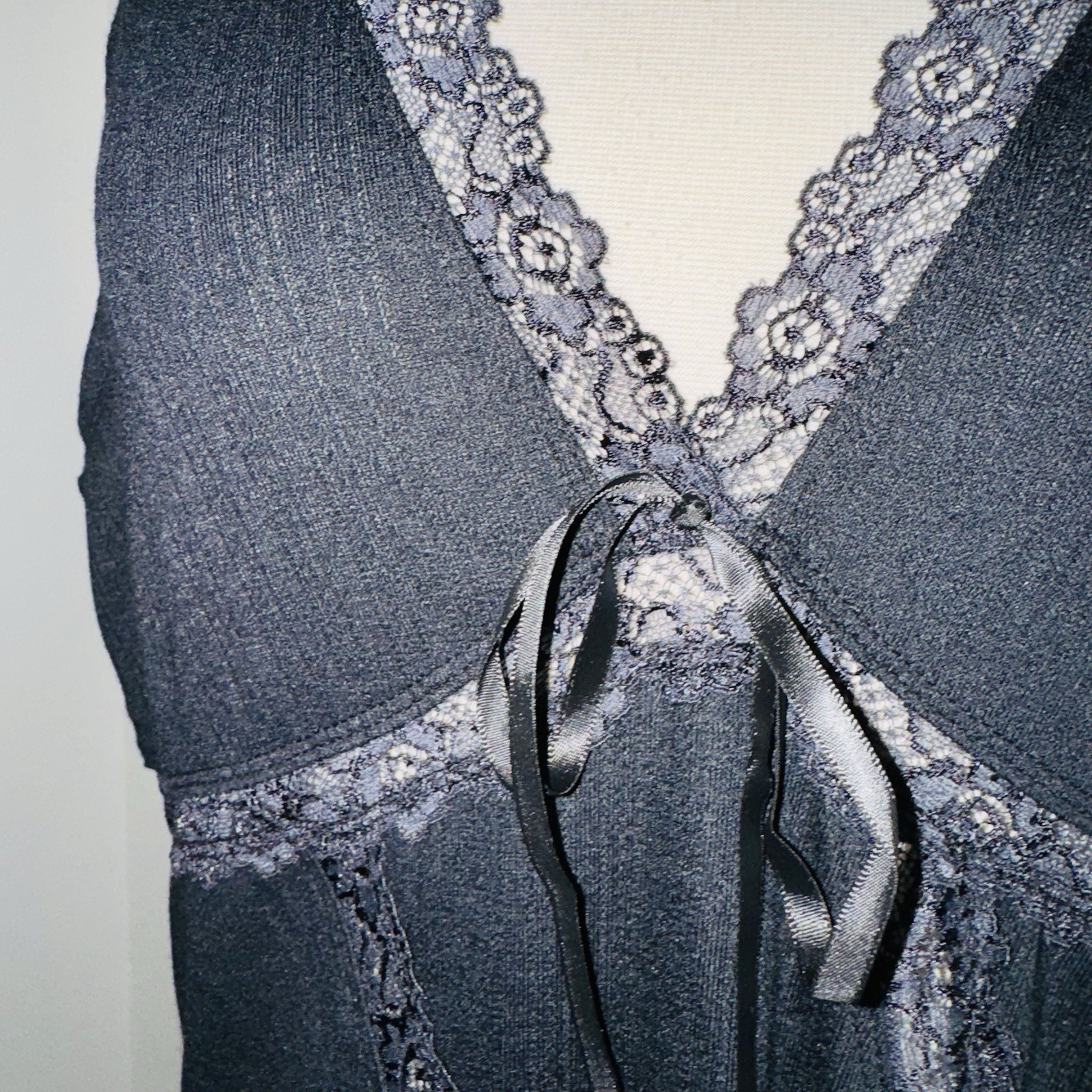 LyreBird Sleeveless V Neck Lace Mini Dress Sz MD Tie Front Detail Stretch Black