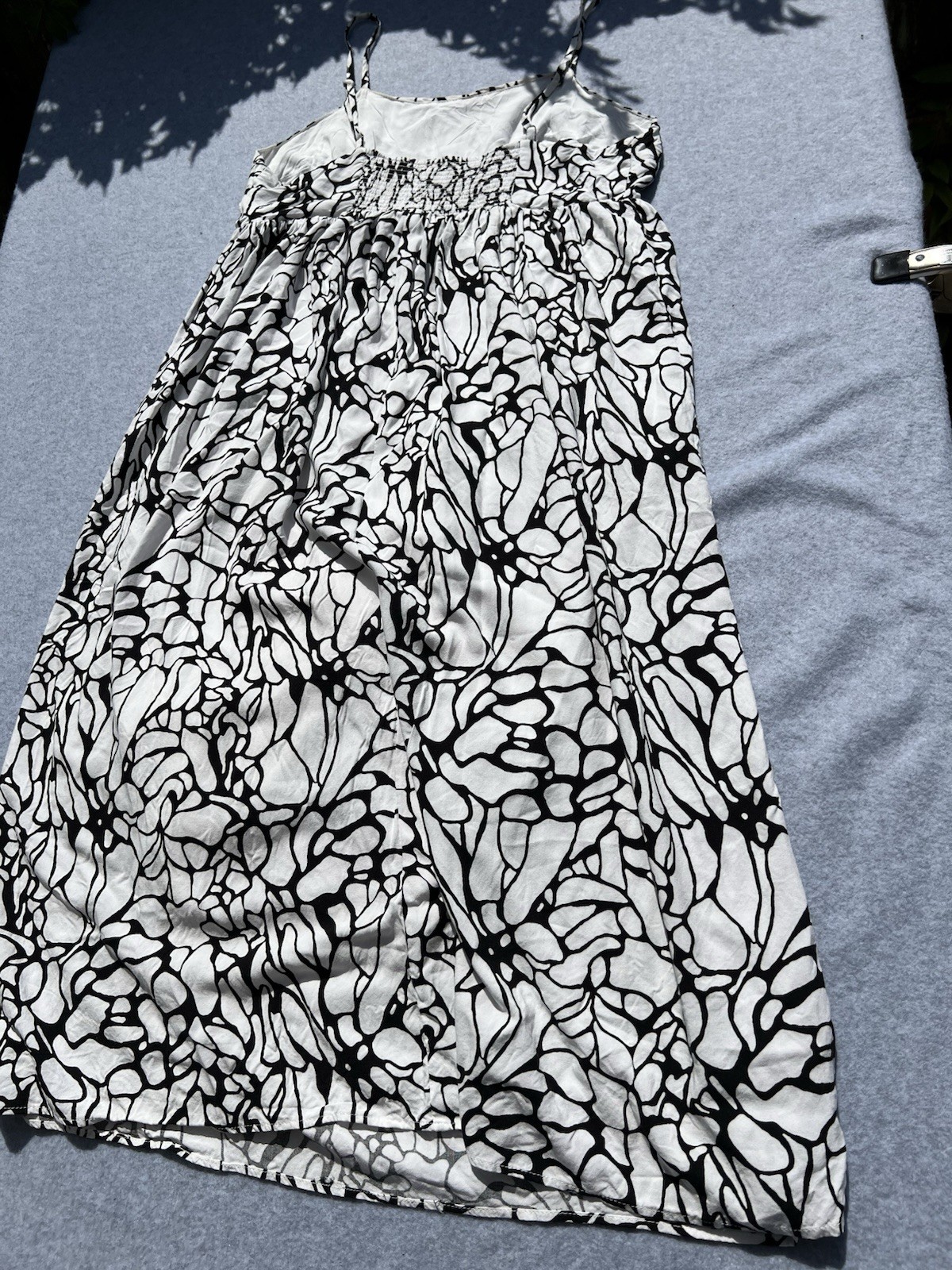 FUN2FUN Abstract Black White Smocked Spaghetti Strap Square Neck Midi Dress M