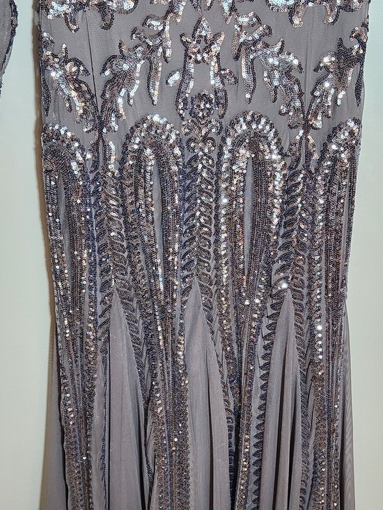 R&M Richards Gray and Silver Sequin Formal Dress Size 6 Mother of the Bride