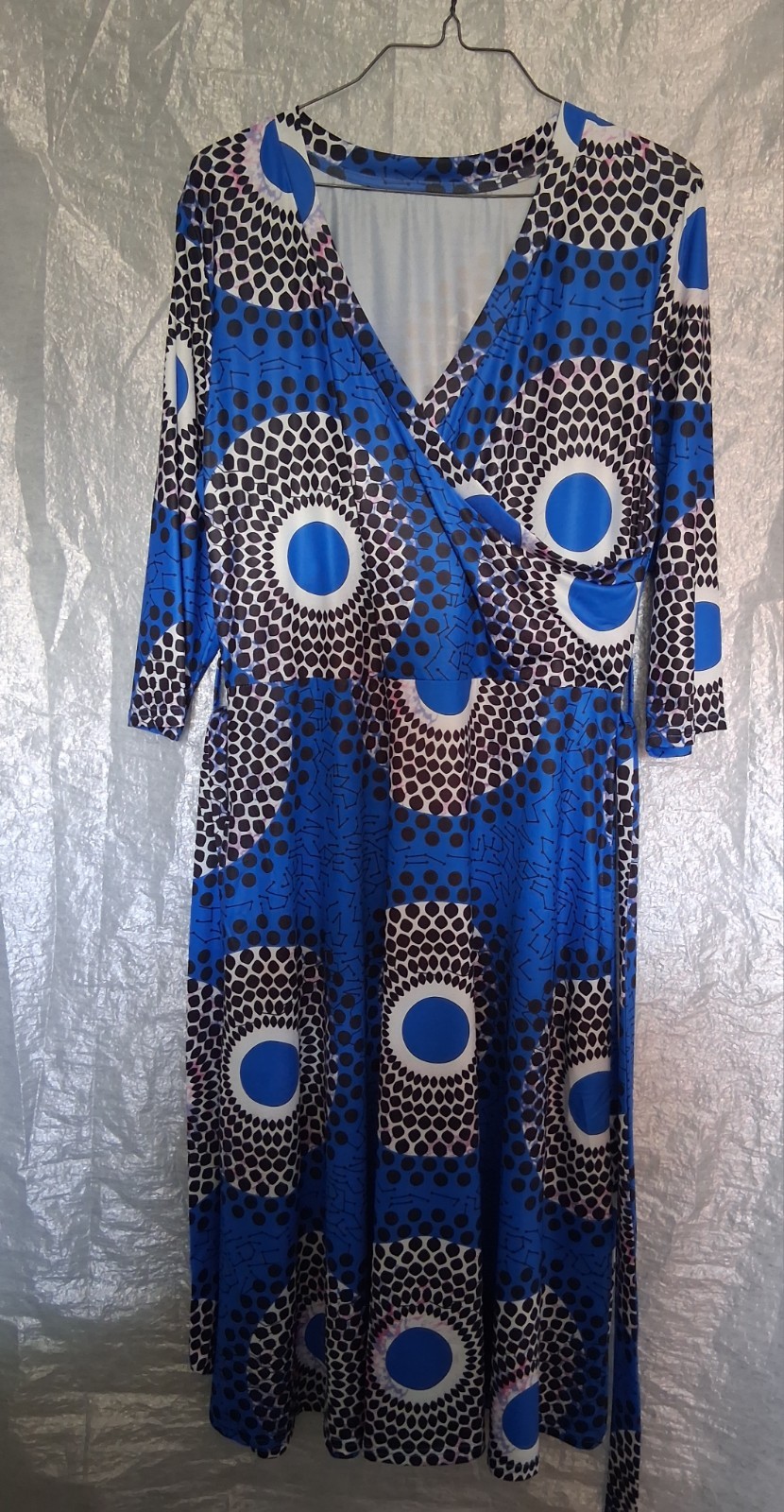 Women’s Midi Dress – V-Neck Geometric Print
