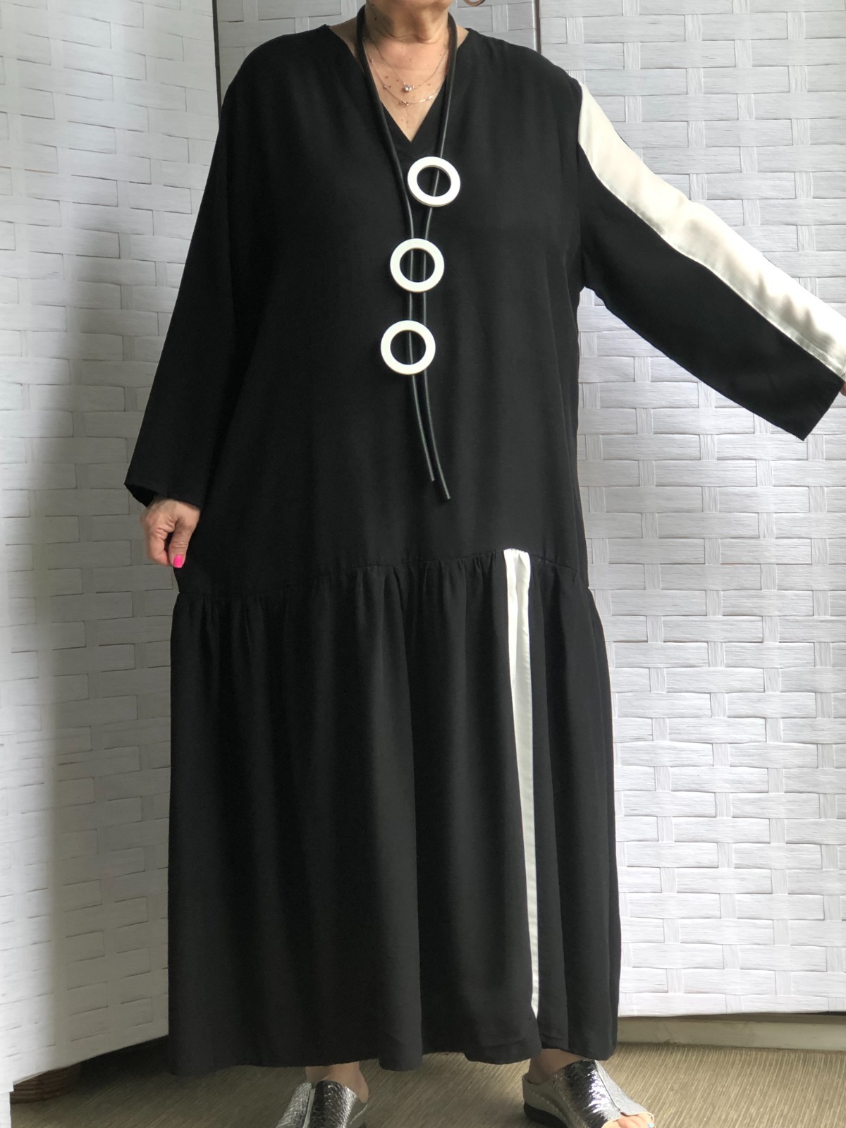 LAGENLOOK ARTSY BOHO OVERSIZED BLACK VISCOSE DRESS WITH NECKLACE PLUS