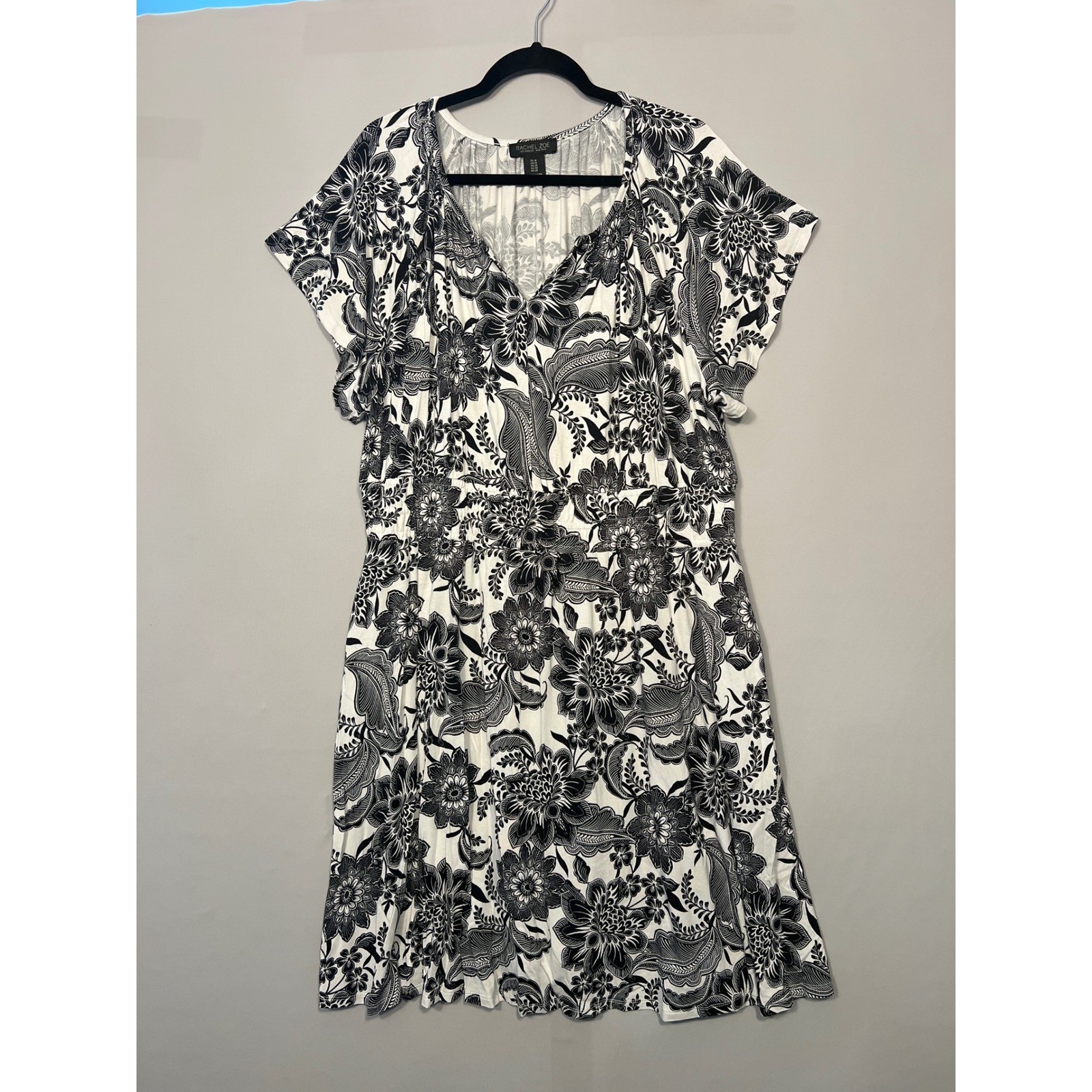 Rachel Zoe Womens 1X Black White Floral Paisley V-Neck Short Sleeve Dress Pocket