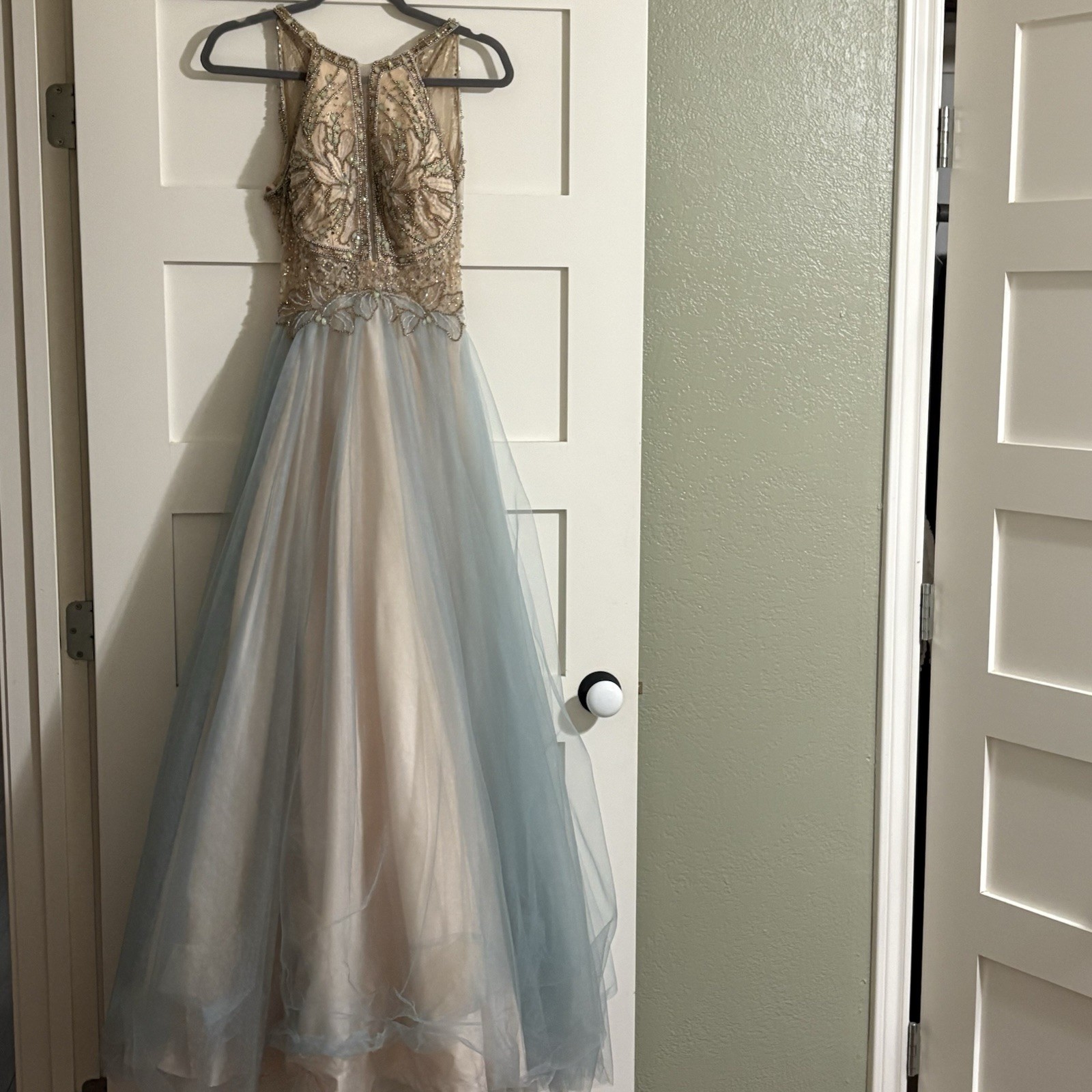 Glamour Halter Neck Beaded Bodice Contrast Tulle Long Ball Gown Prom Wedding
